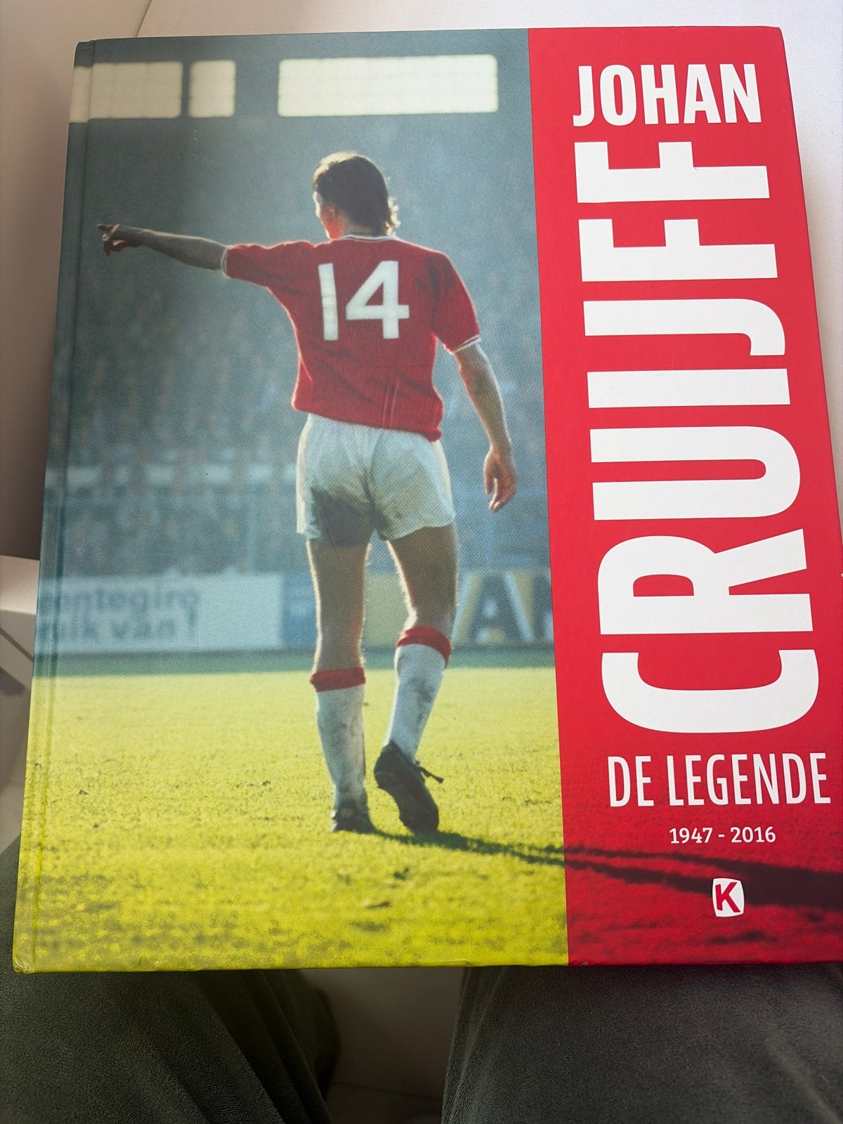 Johan Cruijff: De Legende 1947-2016 - Voetbalboek, Boeken, Ophalen of Verzenden, Zo goed als nieuw, Balsport