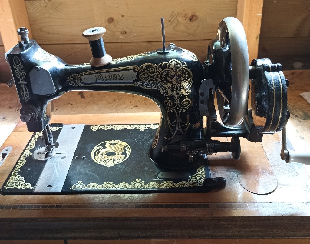 Oude gietijzeren naaimachine, Antiek en Kunst, Ophalen