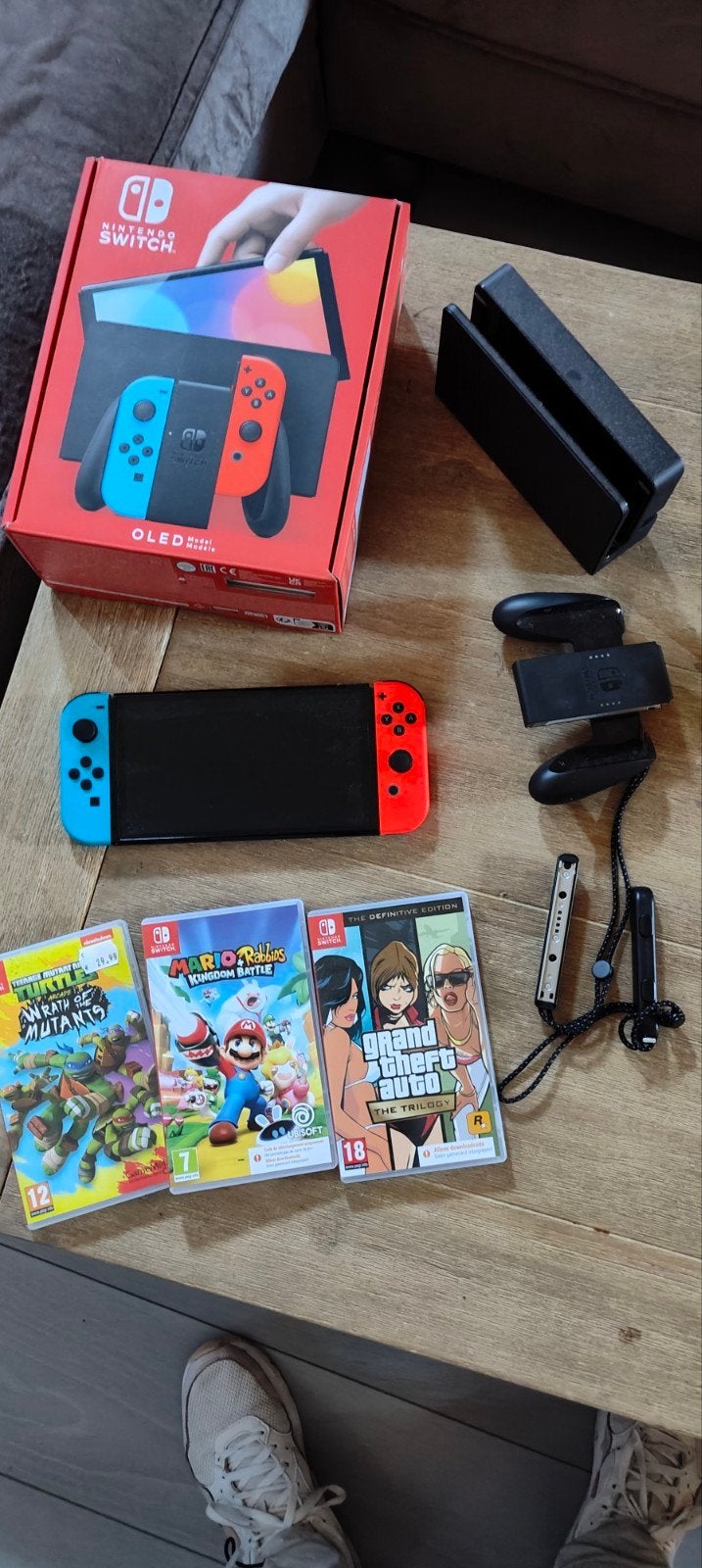 Nintendo Switch OLED met 3 games en extra's, Switch OLED, Met games, Met 2 controllers, Ophalen of Verzenden