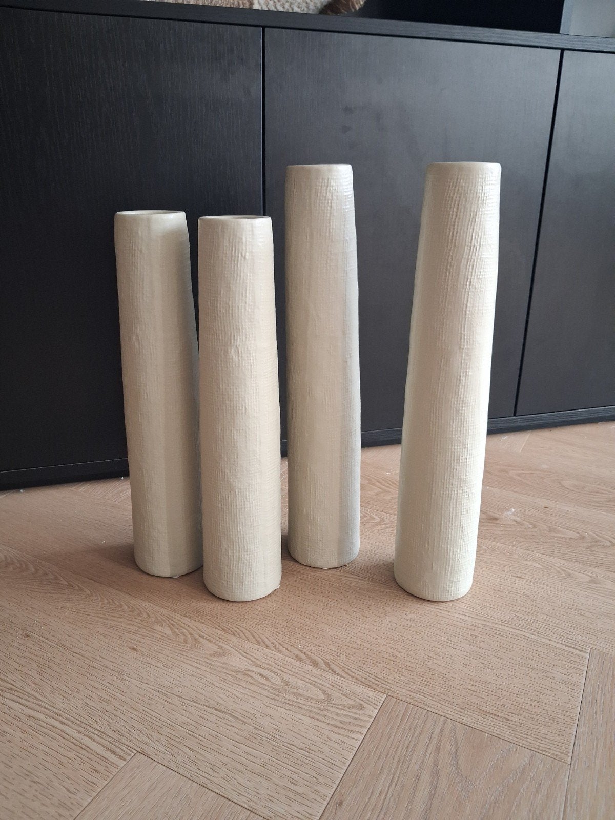 Set van 4 crèmekleurige decoratieve pilaren/vazen, Antiek en Kunst, Ophalen of Verzenden