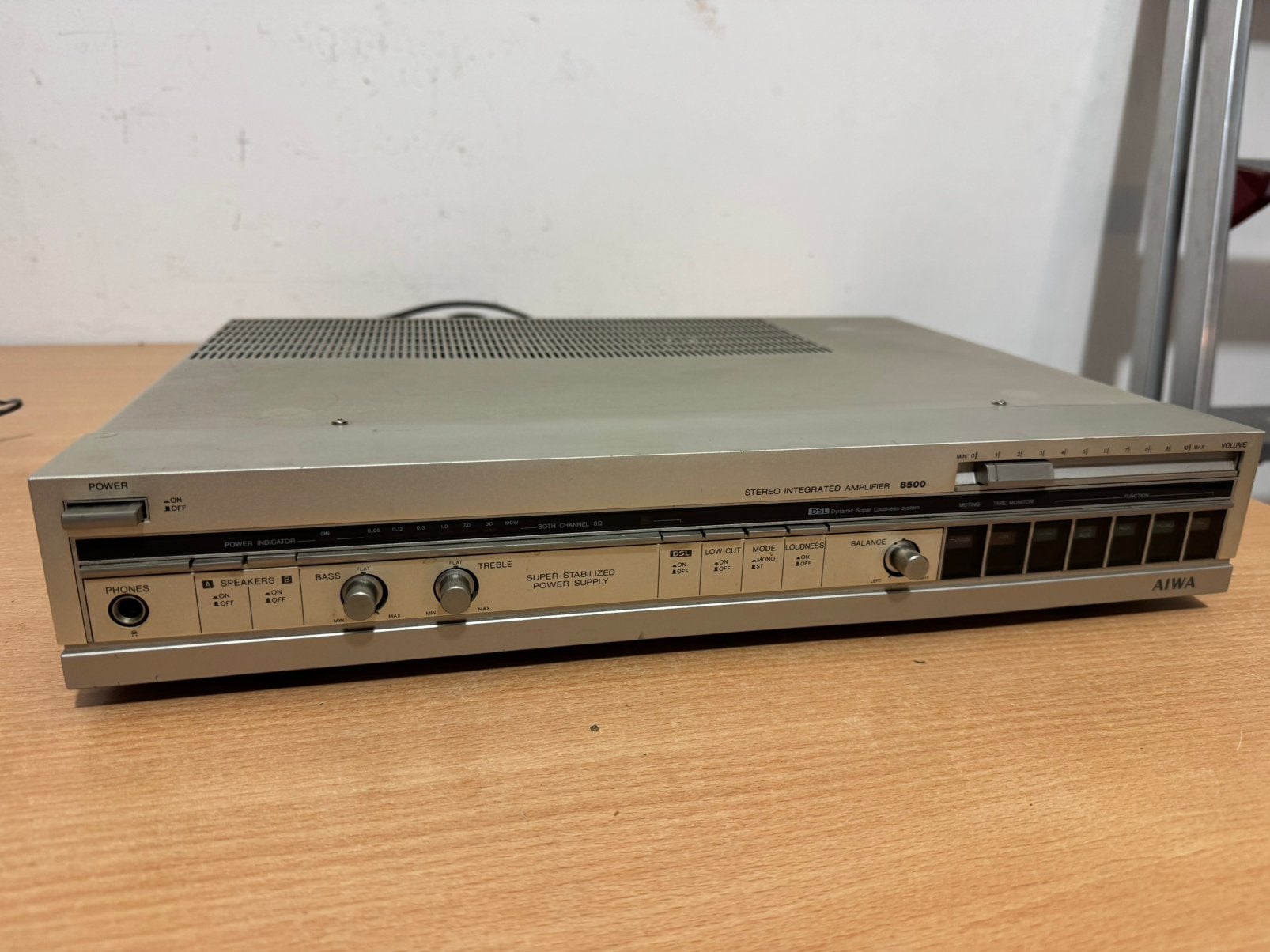 Vintage Stereo Integrated Amplifier Aiwa AA-8500E, Audio, Tv en Foto, Overige merken, Gebruikt, Ophalen of Verzenden, Minder dan 60 watt