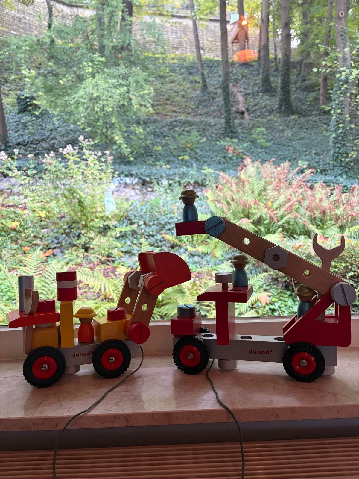 Janod Brico Kids DIY Bouwvoertuigen Set, Ophalen of Verzenden, Gebruikt, Rij- of Hobbelspeelgoed