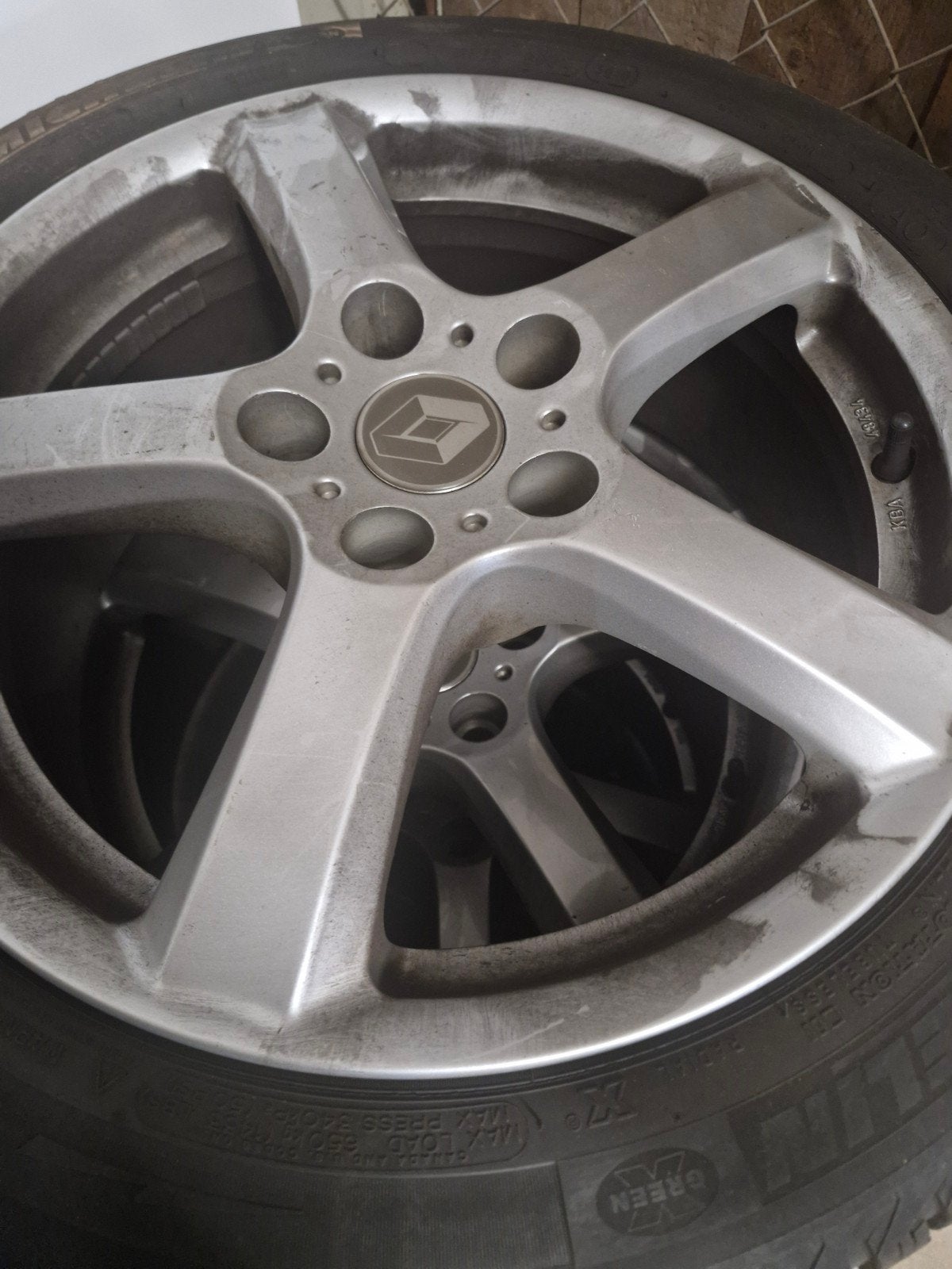 Renault winterbanden op metalen velg, Auto-onderdelen, Ophalen, Gebruikt, 16 inch, Banden en Velgen