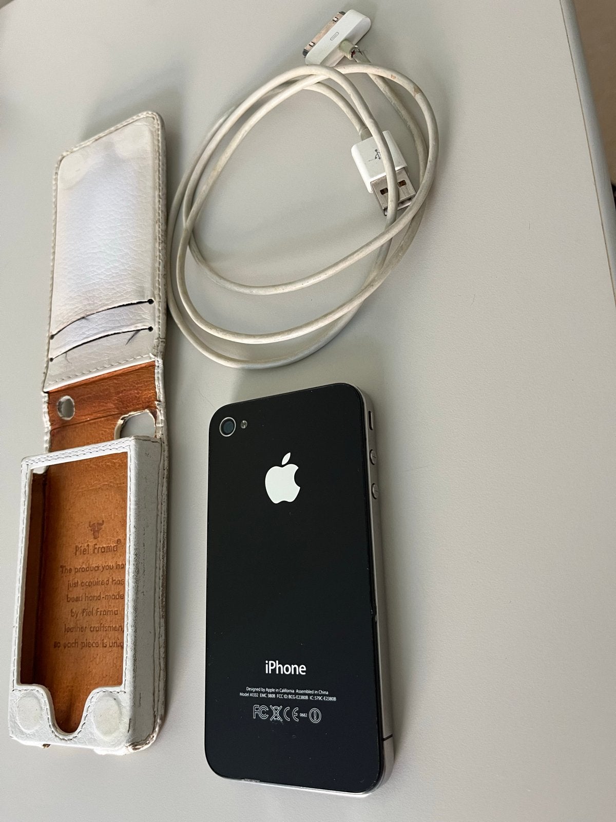 iPhone 4 Zwart 16GB met hoesje en kabel, Gebruikt, 16 GB, Zwart, Ophalen of Verzenden