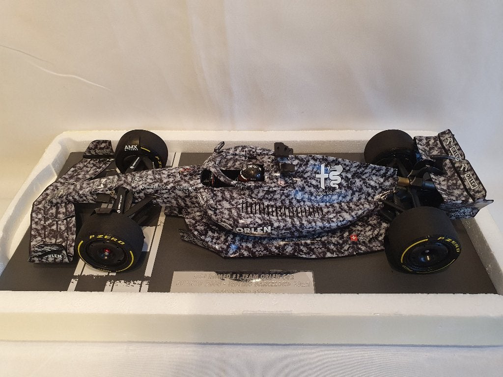 Guanyu Zhou Alfa Romeo C42 F1 Barcelona Testcar 2022 1:18, Hobby en Vrije tijd, Modelauto's | 1:18, Ophalen of Verzenden, Nieuw
