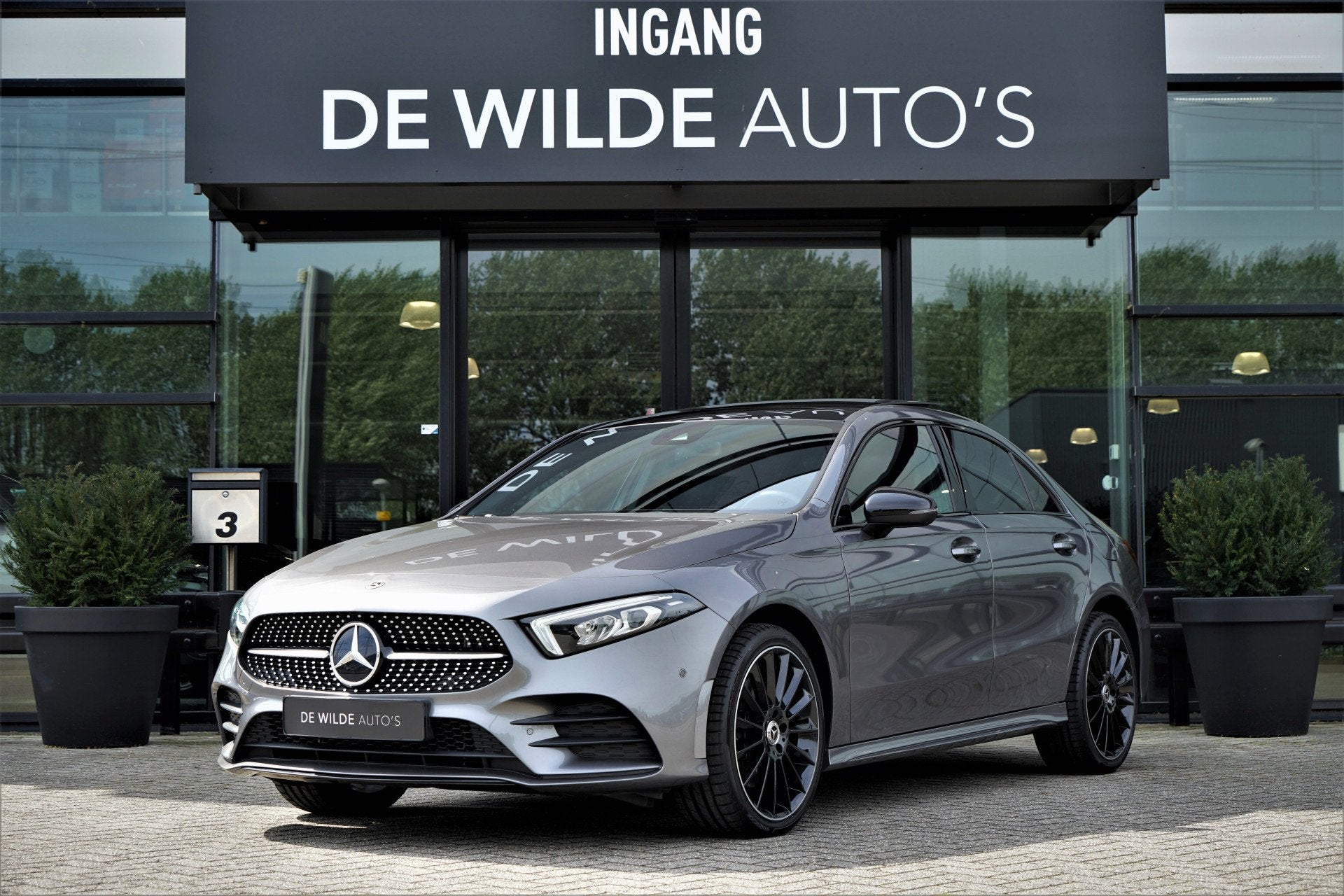 Mercedes-Benz A-Klasse 250 e AMG 218pk Pano Camera Sfeerverl, Auto's, Mercedes-Benz, Gebruikt, 4 cilinders, Bedrijf, Hybride Elektrisch/Benzine
