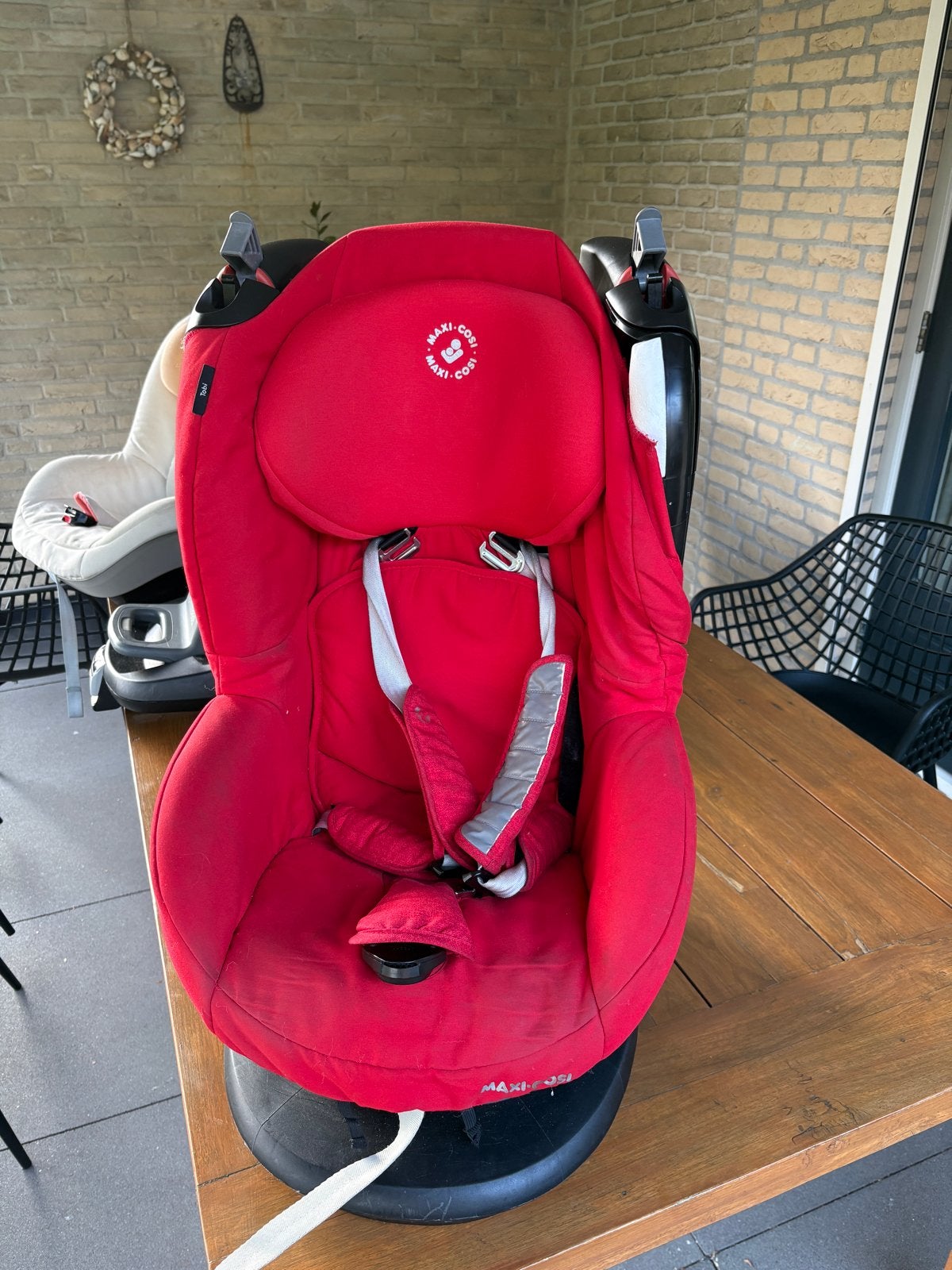 Maxi-Cosi autostoel rood - Gebruikt maar in goede staat, Kinderen en Baby's, Ophalen, 0 t/m 18 kg, Verstelbare rugleuning, Maxi-Cosi