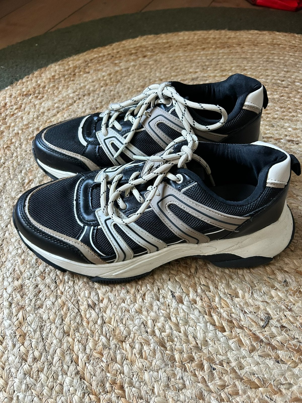 Sneakers zwart/beige Bristol, Kleding | Dames, Verzenden, Zwart, Sneakers of Gympen, Zo goed als nieuw