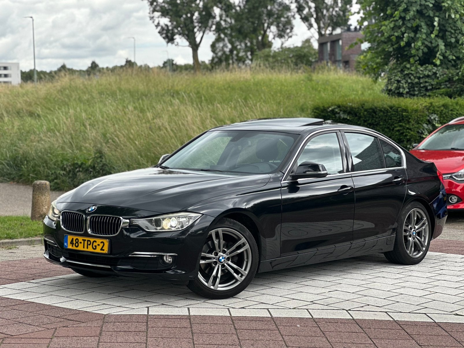 BMW 320D F30 *Luxury Line*Automaat/Open dak/Xenon/Groot Navi, Automaat, 745 kg, 1995 cc, Zwart