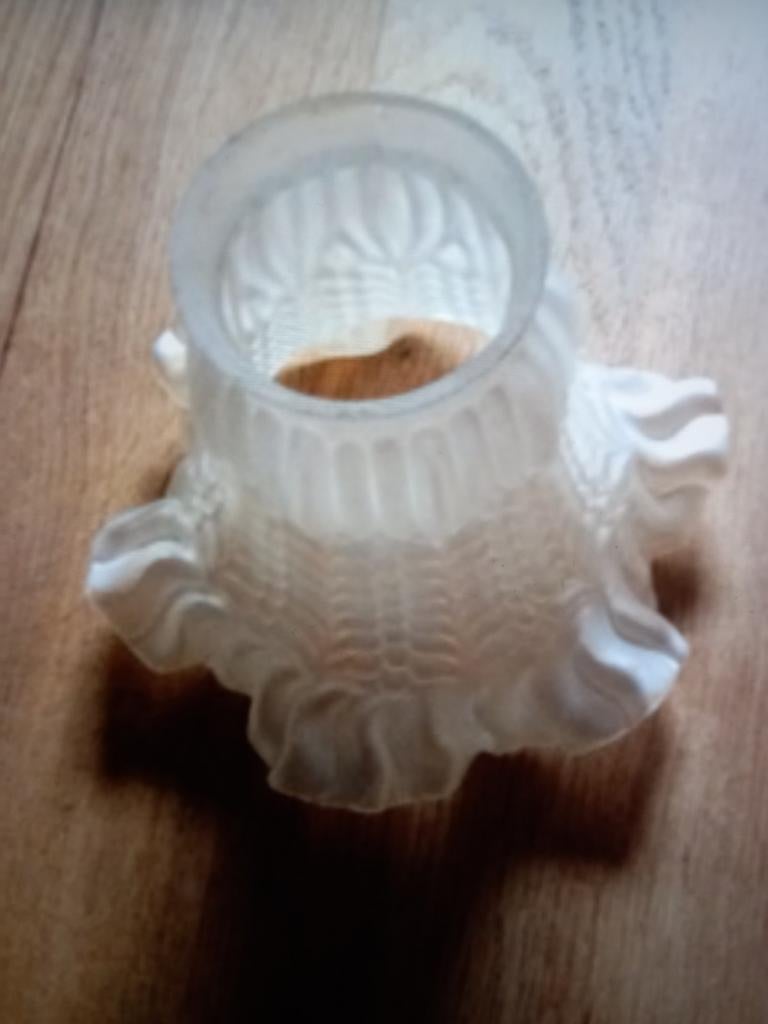 Vintage glazen lampenkapje met golvende rand, Antiek en Kunst, Ophalen of Verzenden