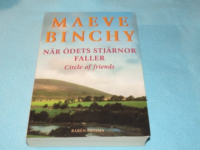 Zweeds: När ödets stjärnor faller door Maeve Binchy, Ophalen of Verzenden, Zo goed als nieuw, Maeve Binchy, Wereld overig