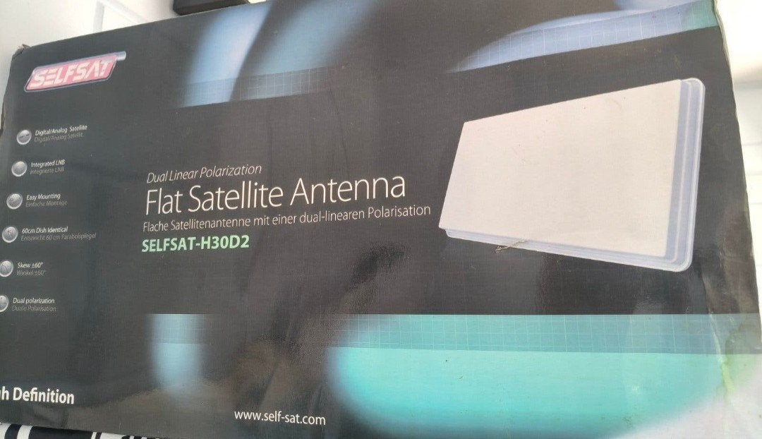 Selfsat H30 Platte Satelliet Antenne met twe LNB, Ophalen of Verzenden, Zo goed als nieuw, Overige merken