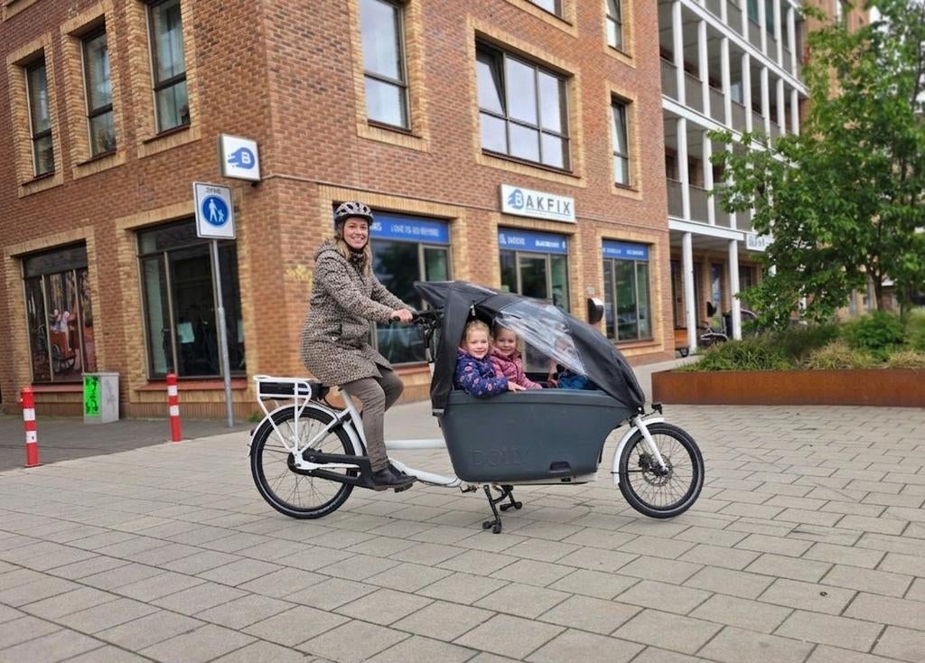 2dehands elektrische Dolly bakfiets met toebehoren, 4 kinderen of meer, Info@dolly-bakfietsen.nl, Ophalen of Verzenden, Zo goed als nieuw