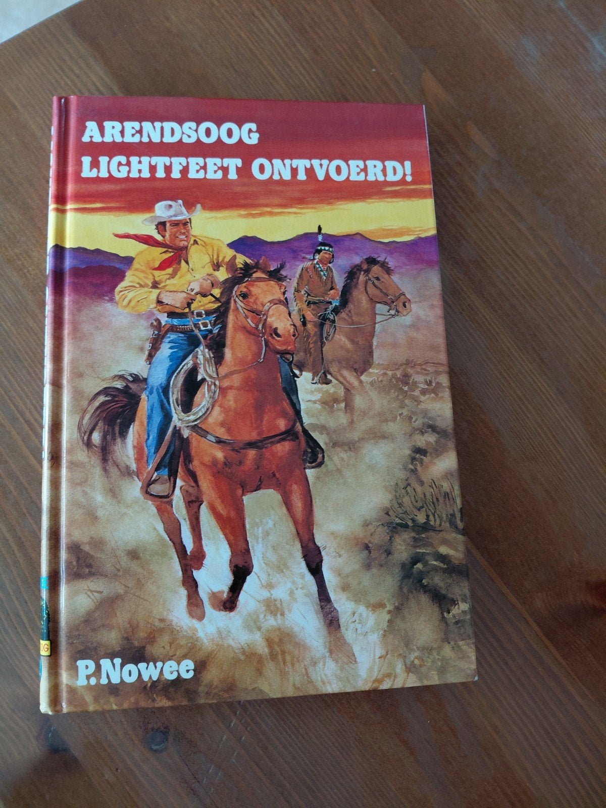 Paul Nowee - Lightfeet ontvoerd! nummer 62, Ophalen of Verzenden, Zo goed als nieuw, Paul Nowee, Fictie algemeen