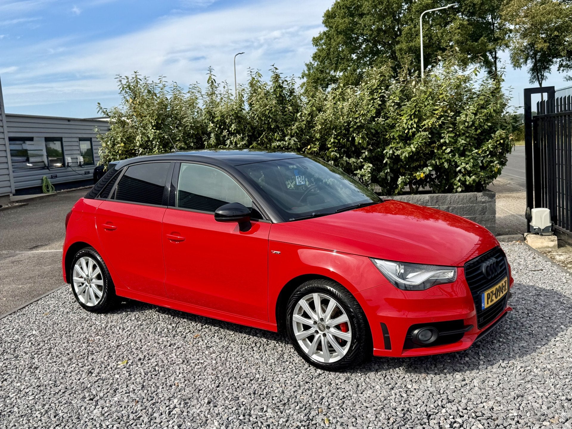 Audi A1 Sportback 1.6 TDI S-Line Xenon|Navi|Media|PDC Rood!, Voorwielaandrijving, Euro 5, Stof, 4 cilinders