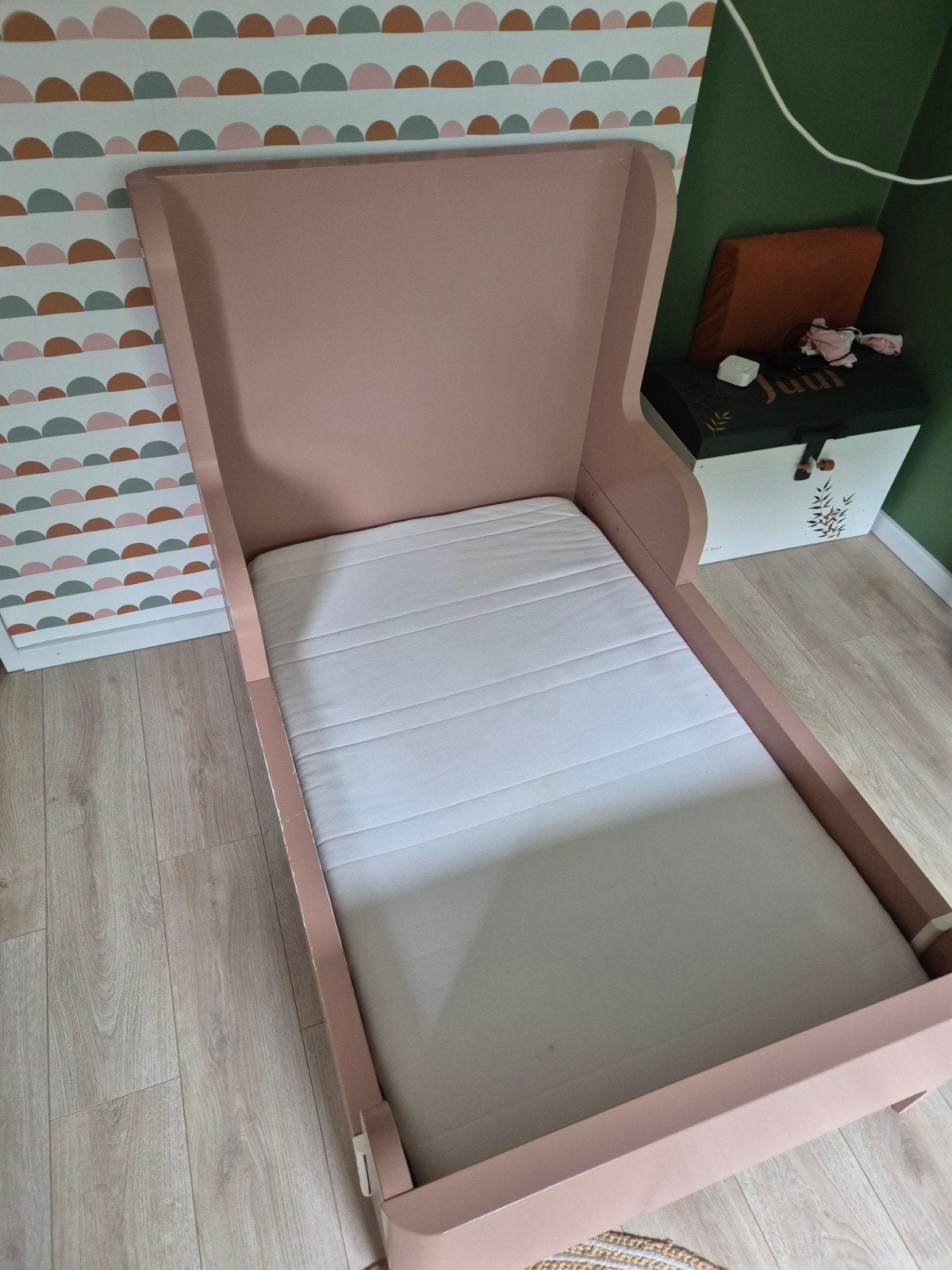 Roze IKEA peuterbed met uitschuifbare lattenbodem, Gebruikt, 70 tot 85 cm, 140 tot 160 cm, Ophalen