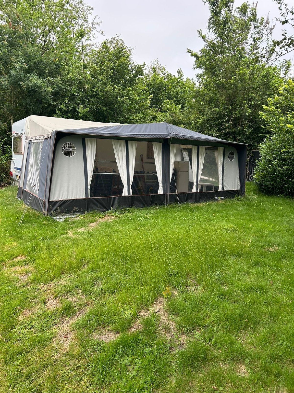 Caravan te huur groene ster kleine wielen