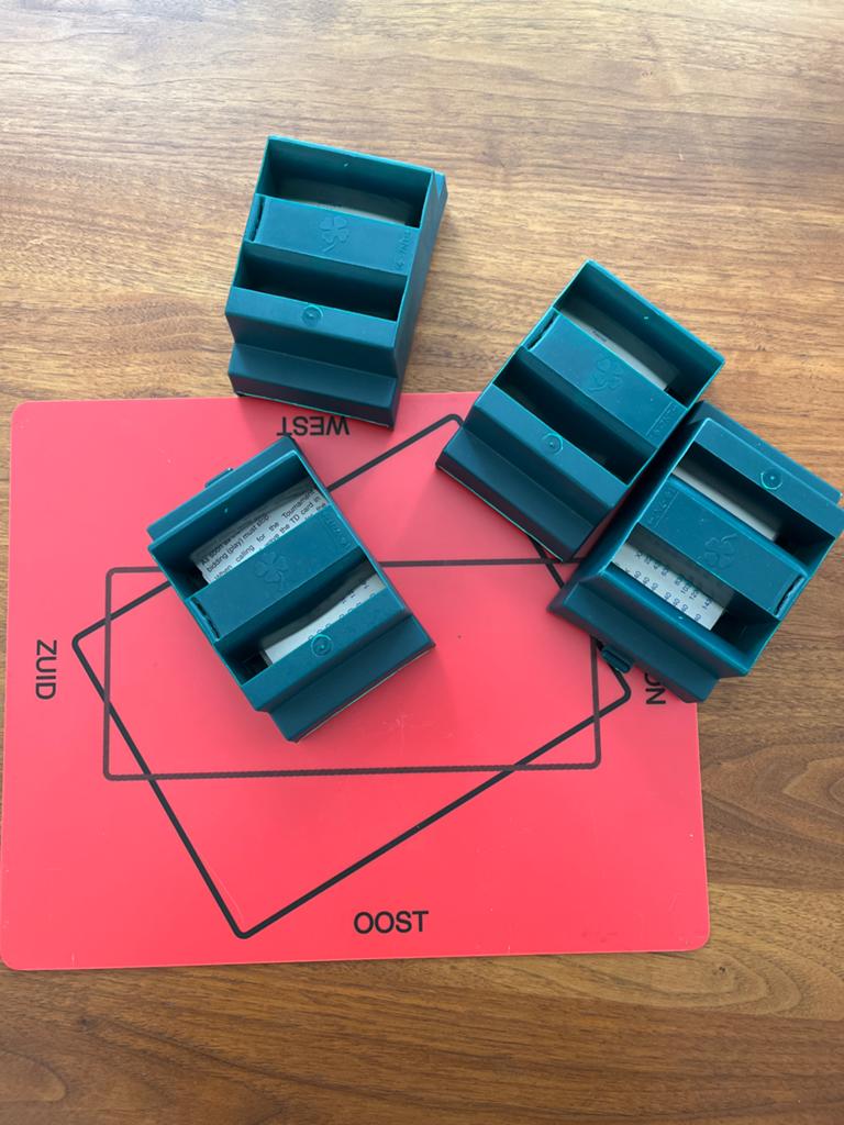 Bridge Bidding Boxen met Speelmat - Set van 4, Hobby en Vrije tijd, Gezelschapsspellen | Kaartspellen, Ophalen, Zo goed als nieuw