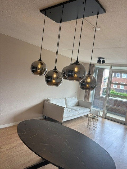 Foto 11 van Complete Eetkamerset Tafel + 6 Stoelen + Hanglamp €850
