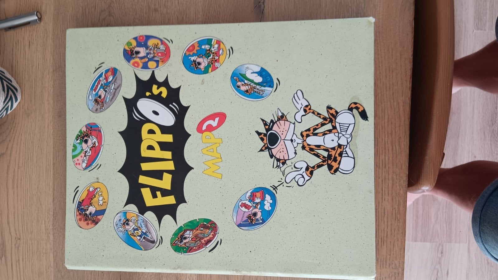 Grote verzameling Flippo's in map - Looney Tunes, Chester, Verzamelen, Flippo's, Ophalen of Verzenden, Guinness Record, Verzameling