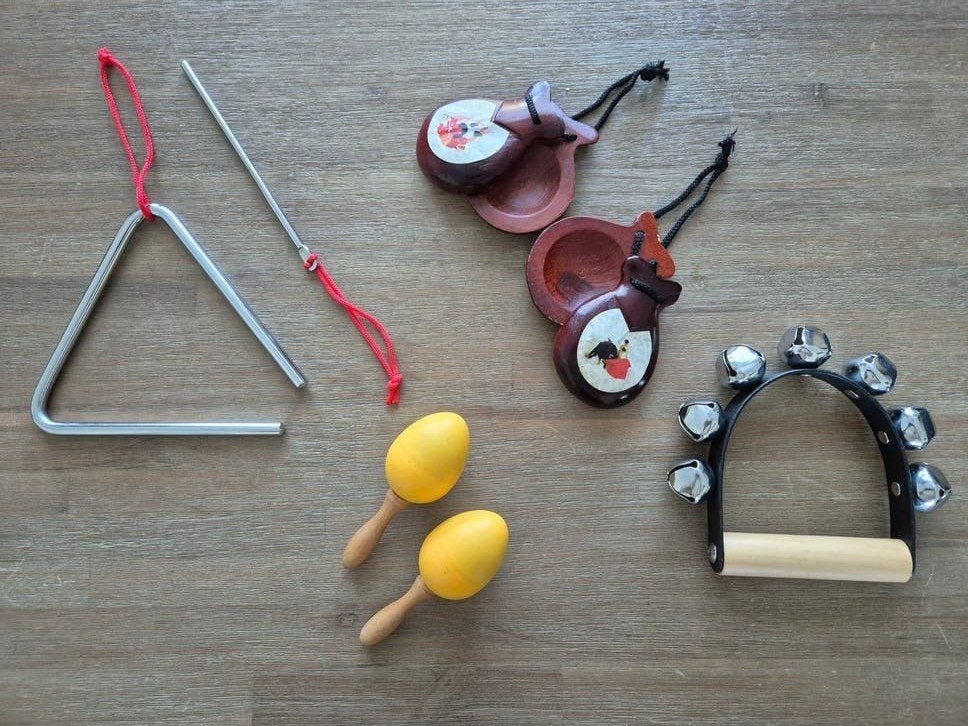 Percussie set: triangel, maracas, castagnetten, belletjes, Muziek en Instrumenten, Ophalen of Verzenden, Zo goed als nieuw, Overige soorten