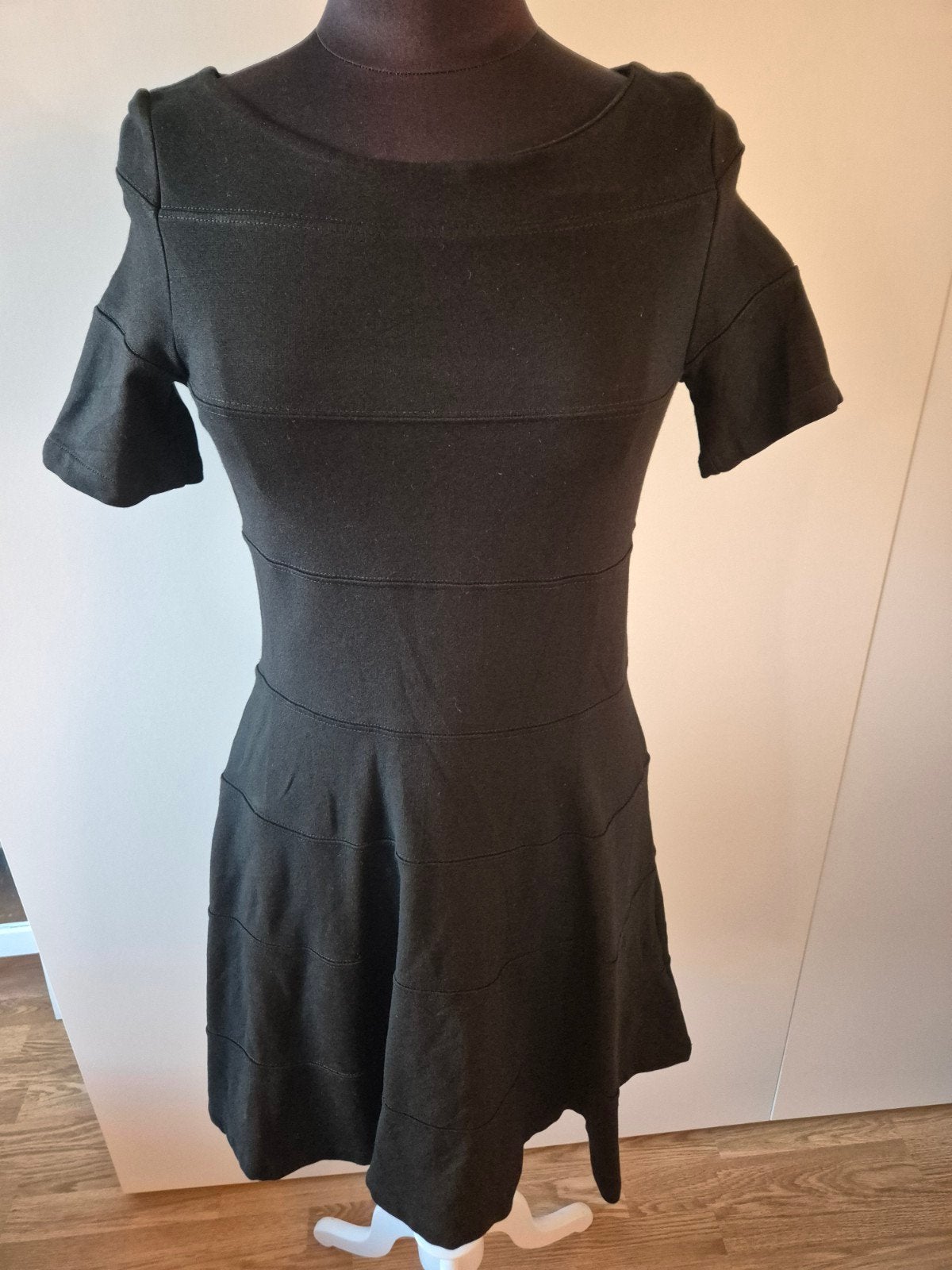Prachtige zwarte Fit & Flare mini-jurk Zara Basic – maat L, Kleding | Dames, Zwart, Maat 42/44 (L), Ophalen of Verzenden, Zo goed als nieuw