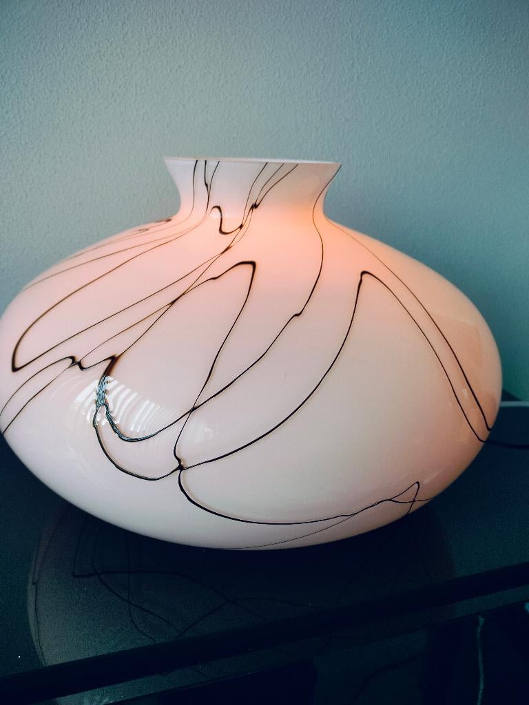 Yvolux Lamp Design Vintage Wit Zwarte lijnen Glas 1980, Huis en Inrichting, Lampen | Tafellampen, Ophalen of Verzenden, Nieuw