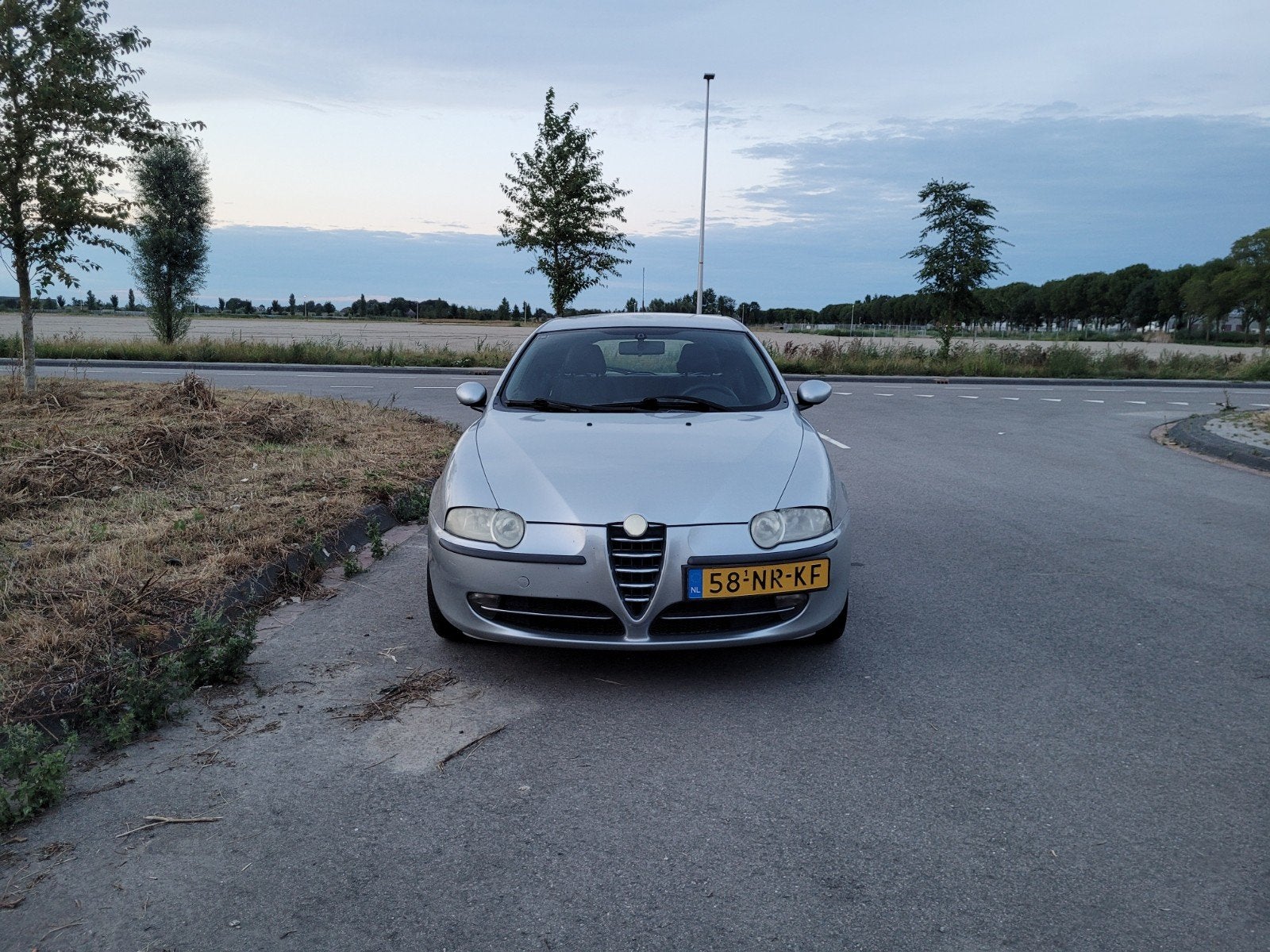 75.000km NWE DISTRUBITIE / APK  Alfa Romeo 147 1.6 T.spark, Auto's, Alfa Romeo, Voorwielaandrijving, 4 cilinders, 1165 kg, 400 kg