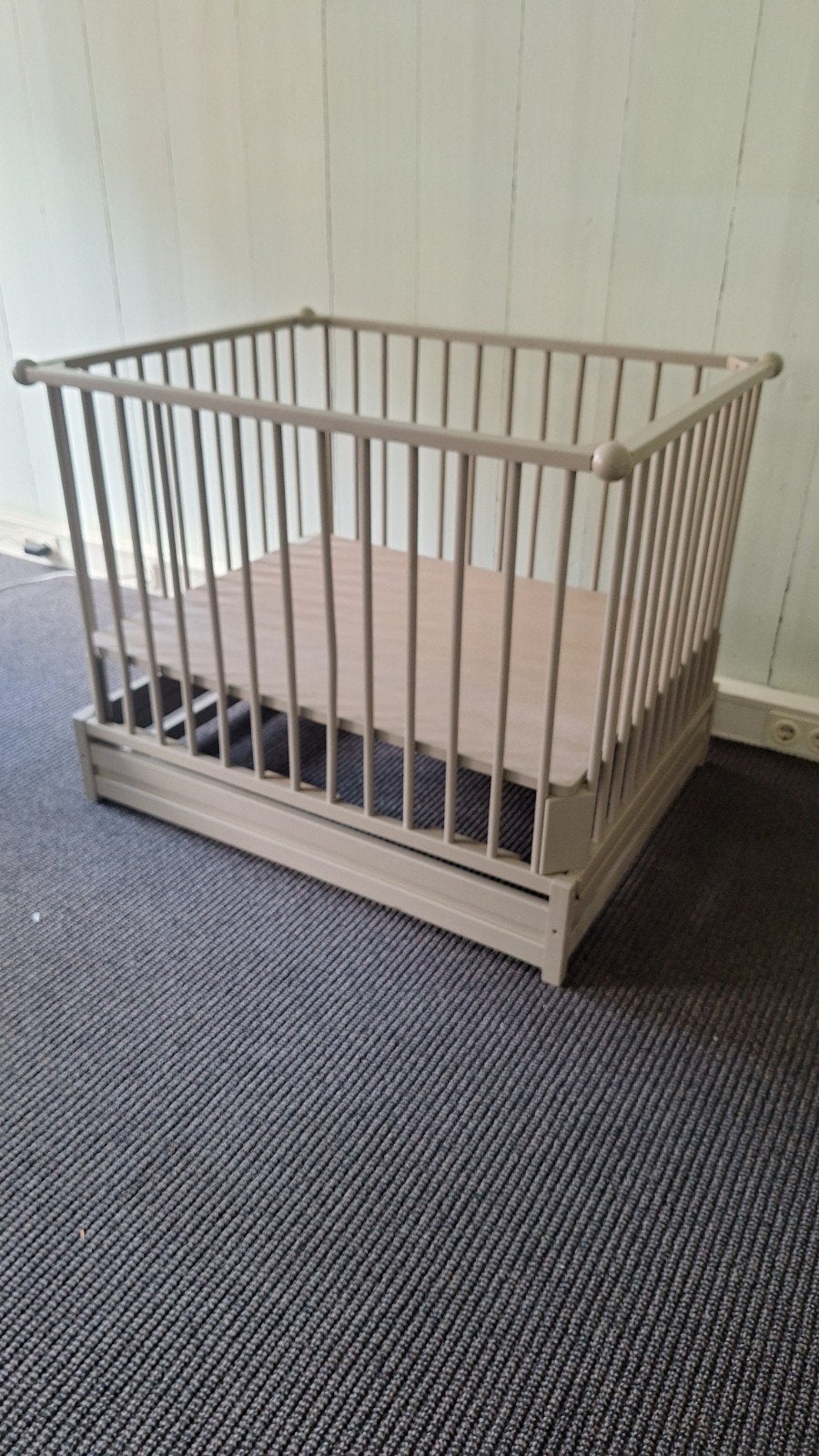 Quax Box 80x100 cm (taupe) met verstelbare bodem en wieltjes, Kinderen en Baby's, Boxen, Ophalen, Gebruikt, Rechthoekig, In hoogte verstelbaar
