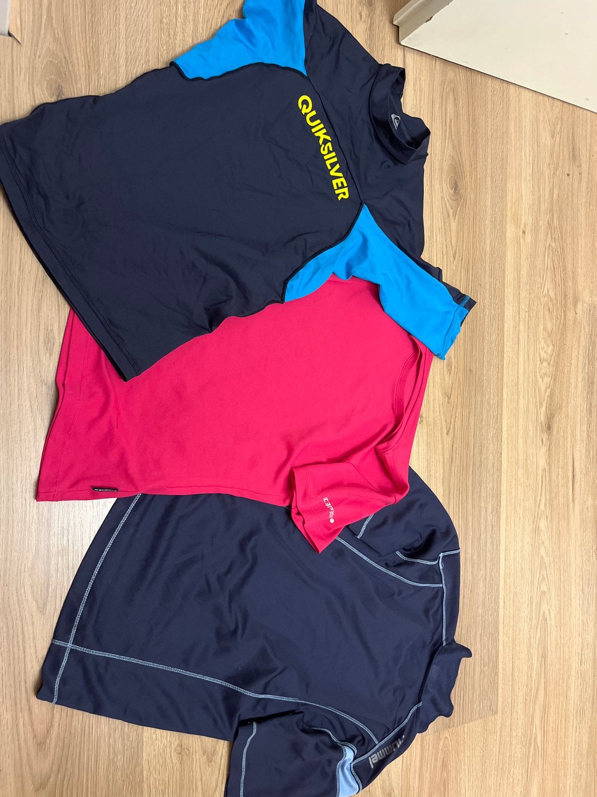 UV-shirts (Quiksilver, Hummel) - Beschermd de zon in!, Ophalen of Verzenden, Gedragen, Meerkleurig, Overige typen