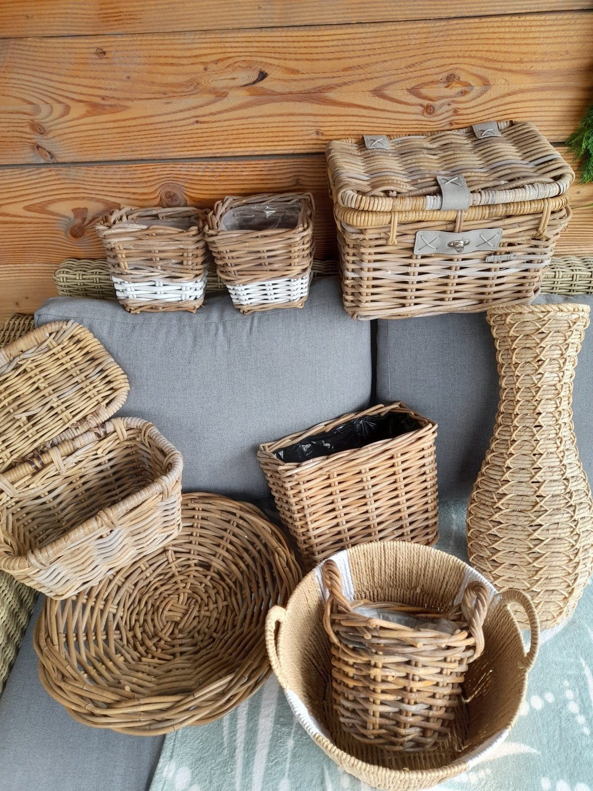 doos met rotan / zeegras manden en vaas, Ophalen of Verzenden, Rond, Riet
