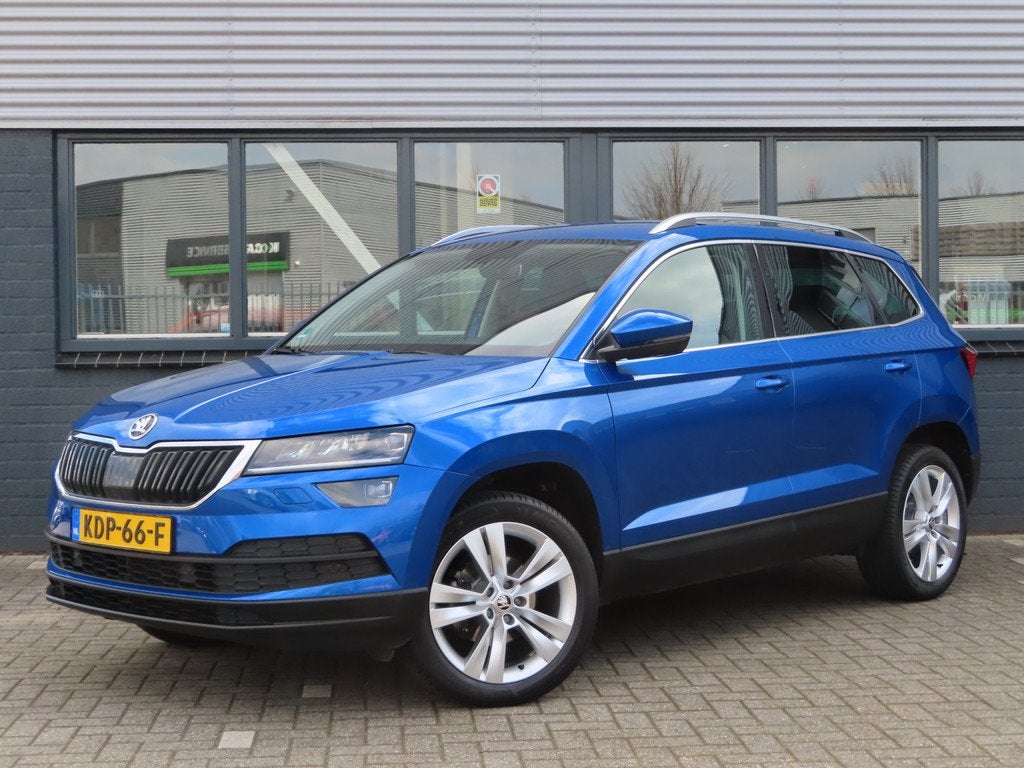 Skoda Karoq 1.5 TSI ACT Style DSG | trekhaak | stoel + stuur, Auto's, Skoda, 12 maanden, 4 cilinders, Blauw, Leder en Stof