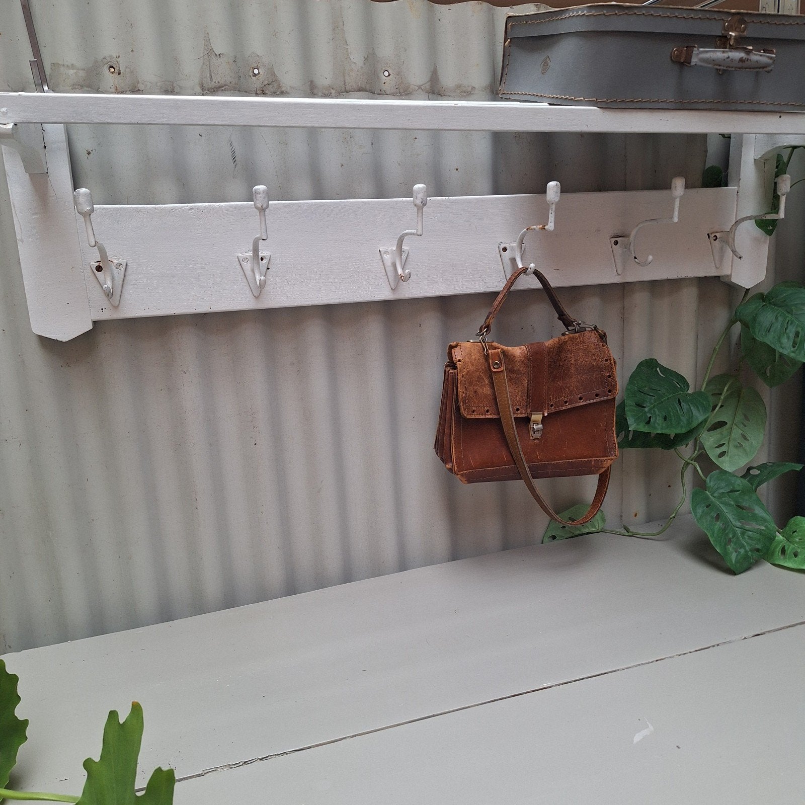 Brocante Witte Wandkapstok met Hoedenplank, Ophalen, Hout, Wandkapstok, Minder dan 100 cm
