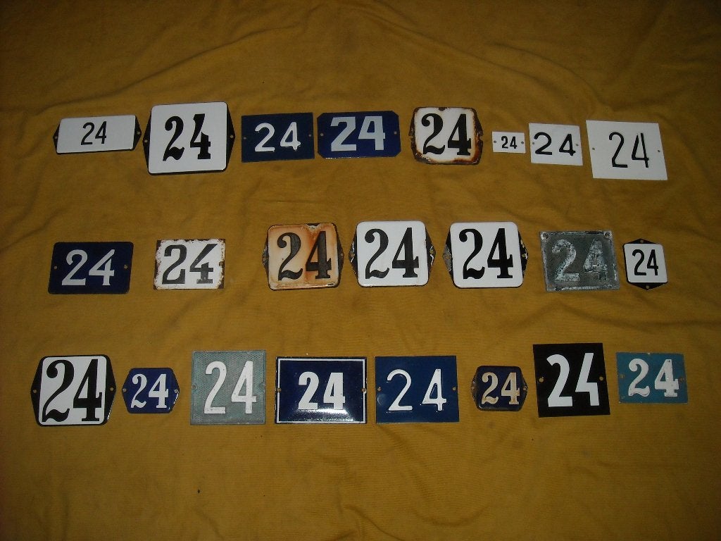 oud emaille huisnummer 24 ook 25 26 27 28 29 30 31 32 33 34, Antiek en Kunst, Ophalen of Verzenden