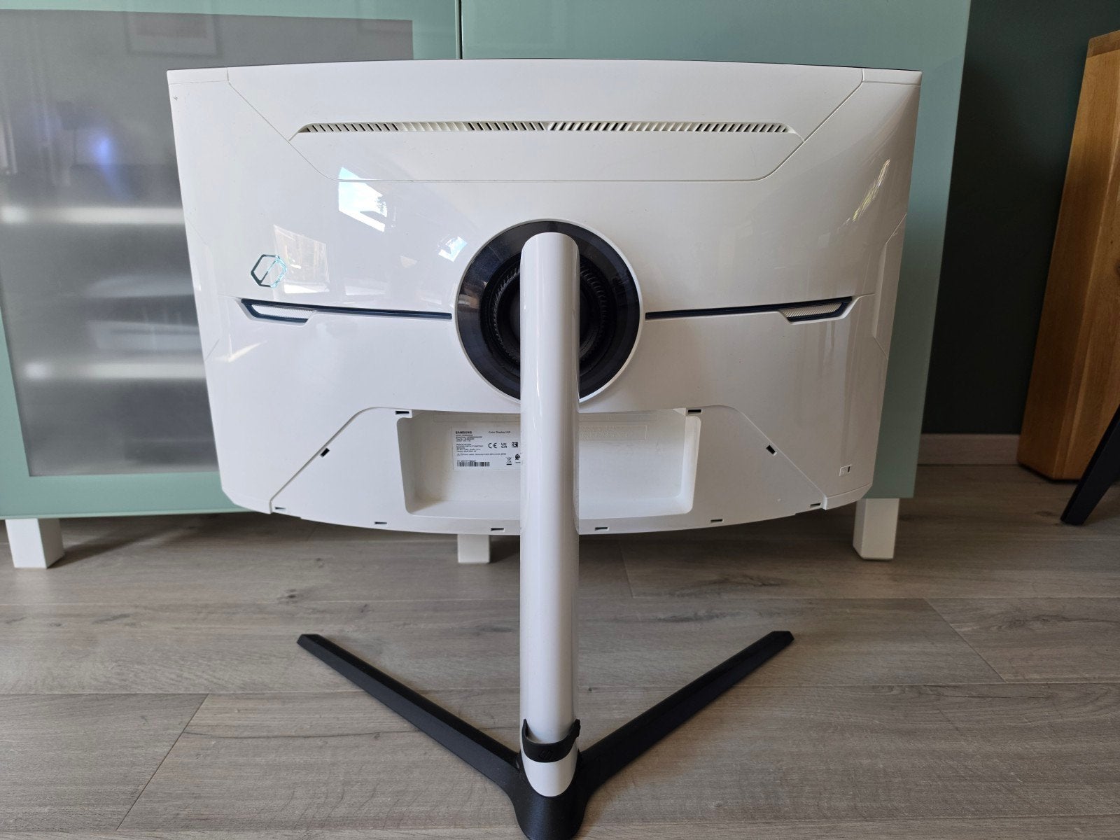 Foto 3 van Samsung Odyssey Neo G8 S32BG850NP Curved 240Hz Monitor