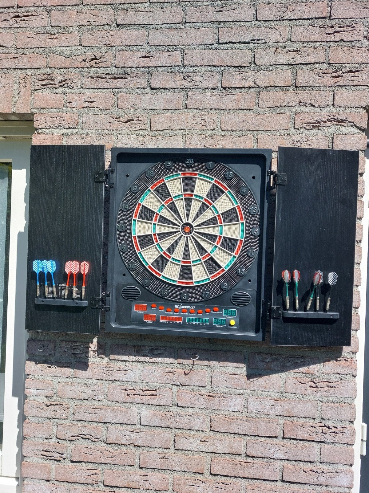 Elektronisch dartbord met kast en pijlen, Sport en Fitness, Darts, Ophalen, Dartbord, Elektronisch