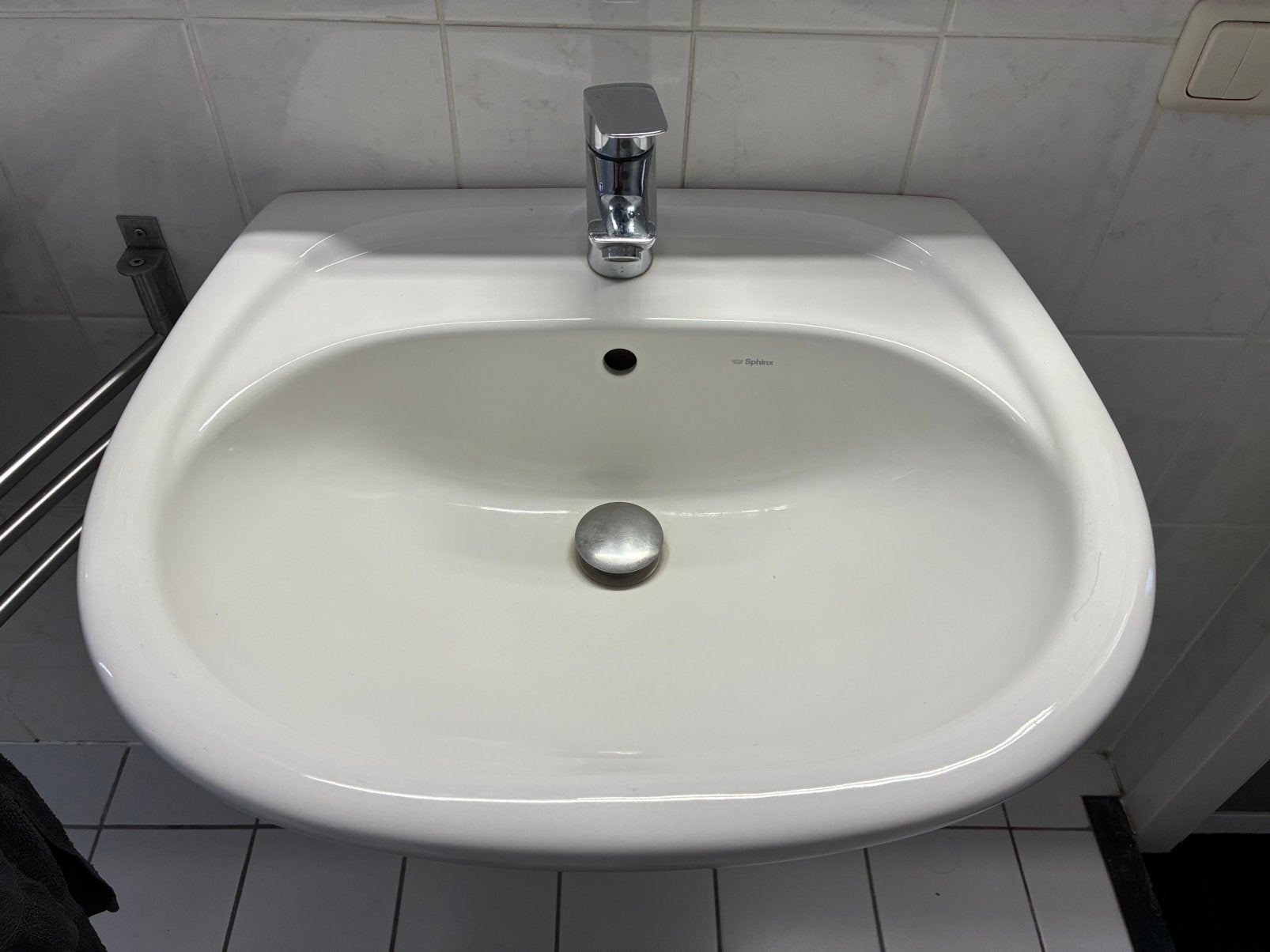 Wastafel met hansgrohe kraan, Ophalen, 50 tot 100 cm, Zo goed als nieuw, Minder dan 100 cm