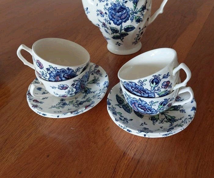 Johnson Brothers Rose Chintz Blue servies, Keramiek, Ophalen of Verzenden, Zo goed als nieuw, Overige stijlen