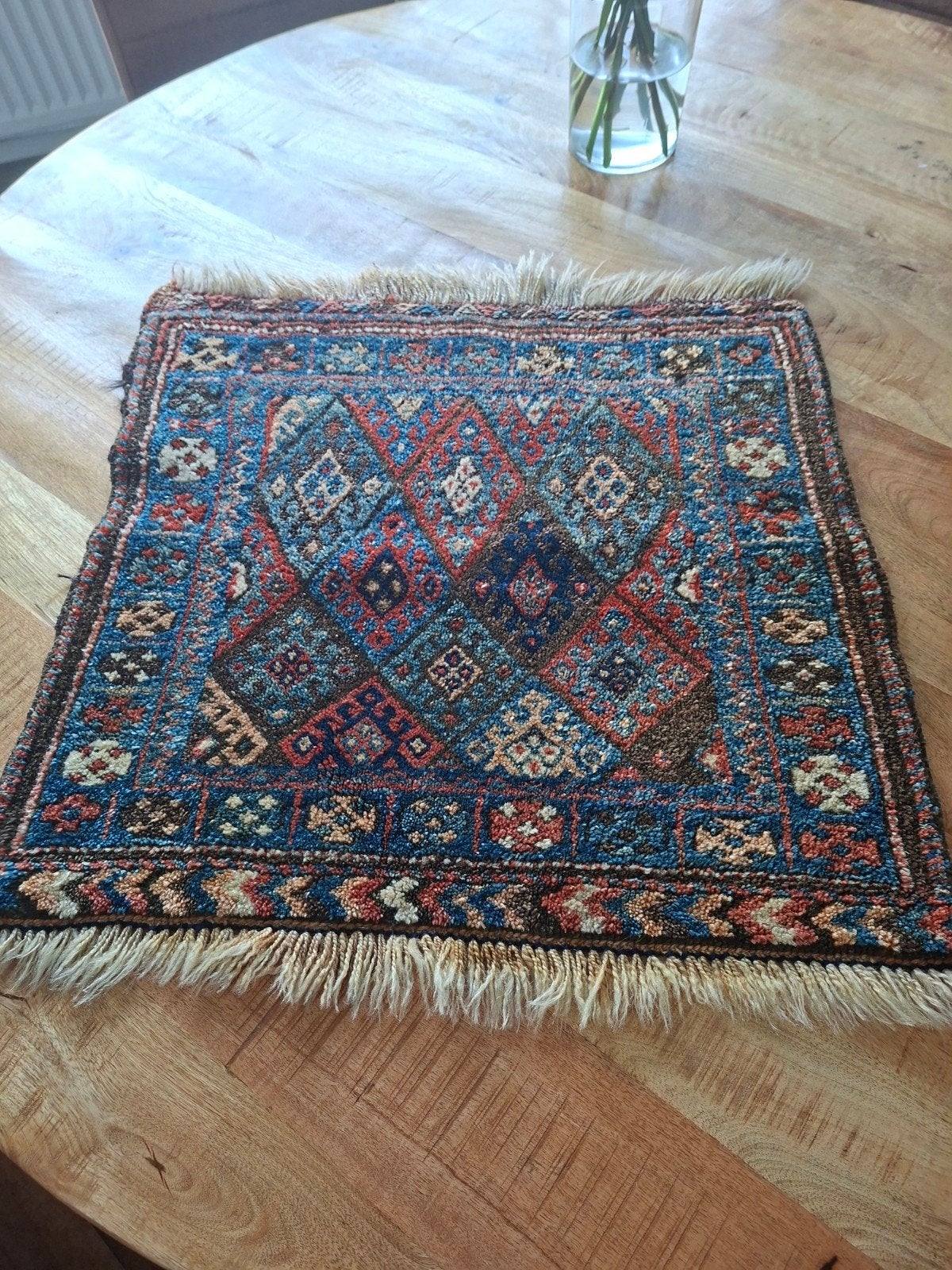 Perzische tapijtje/tafel kleedje handgemaakt 65x60 cm, Huis en Inrichting, Stoffering | Tapijten en Kleden, Ophalen of Verzenden