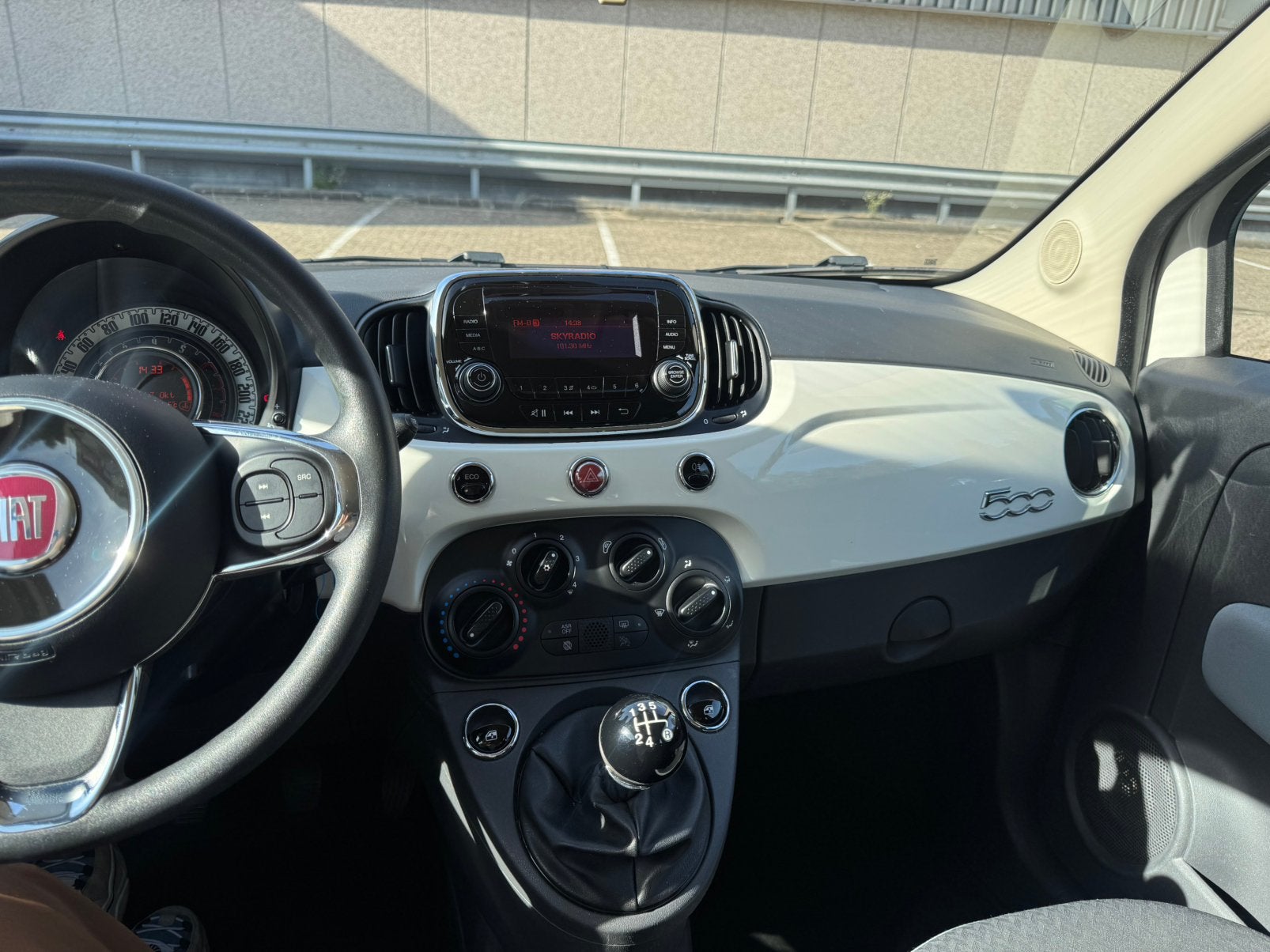 Foto 17 van Fiat 500 0.9 TwinAir TURBO 80 pk | Wit | 2017 | Nieuwe APK