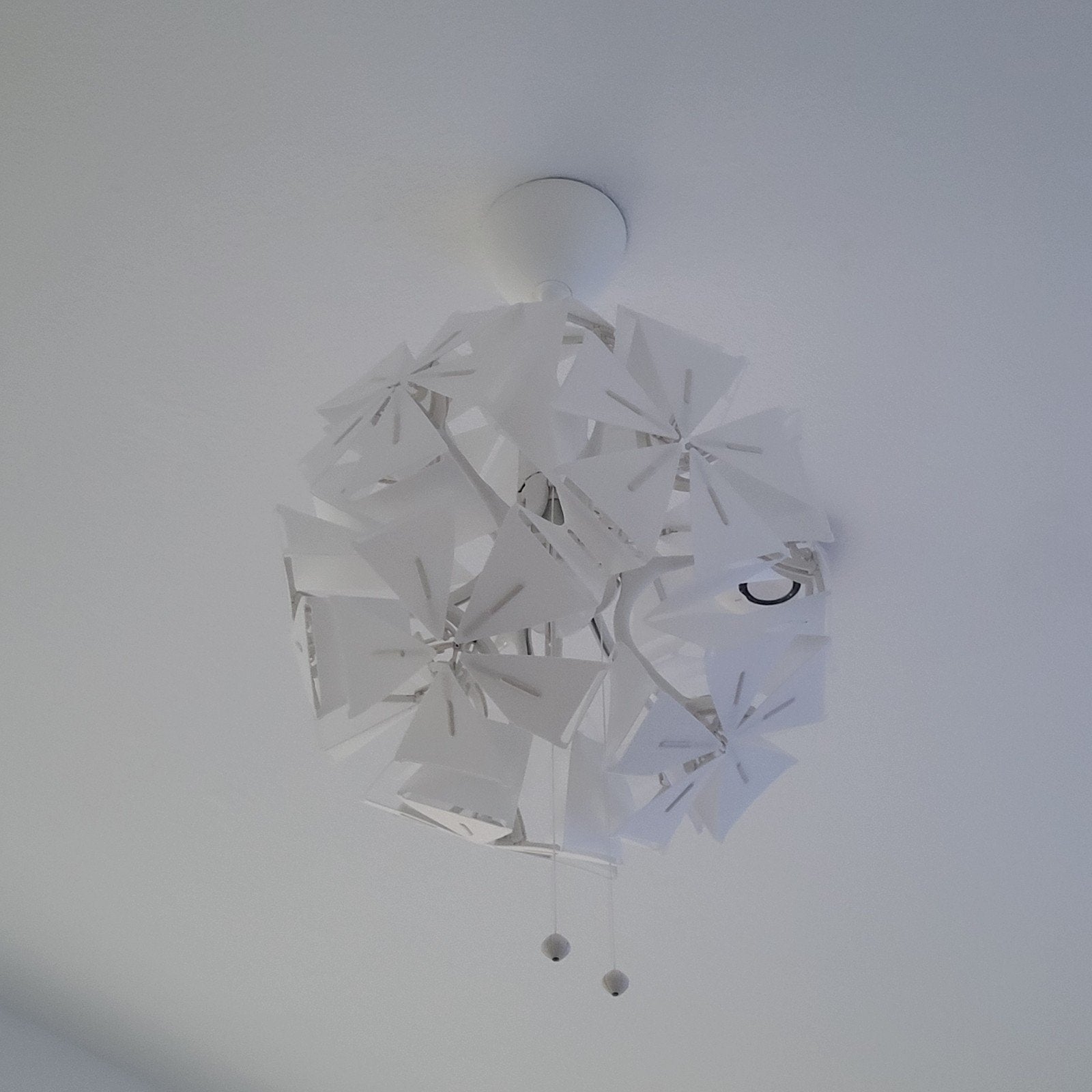 Ikea Ramsele Plafondlamp - Witte Hanglamp, Huis en Inrichting, Ophalen, Kunststof, Modern, Speels, E27 (groot)