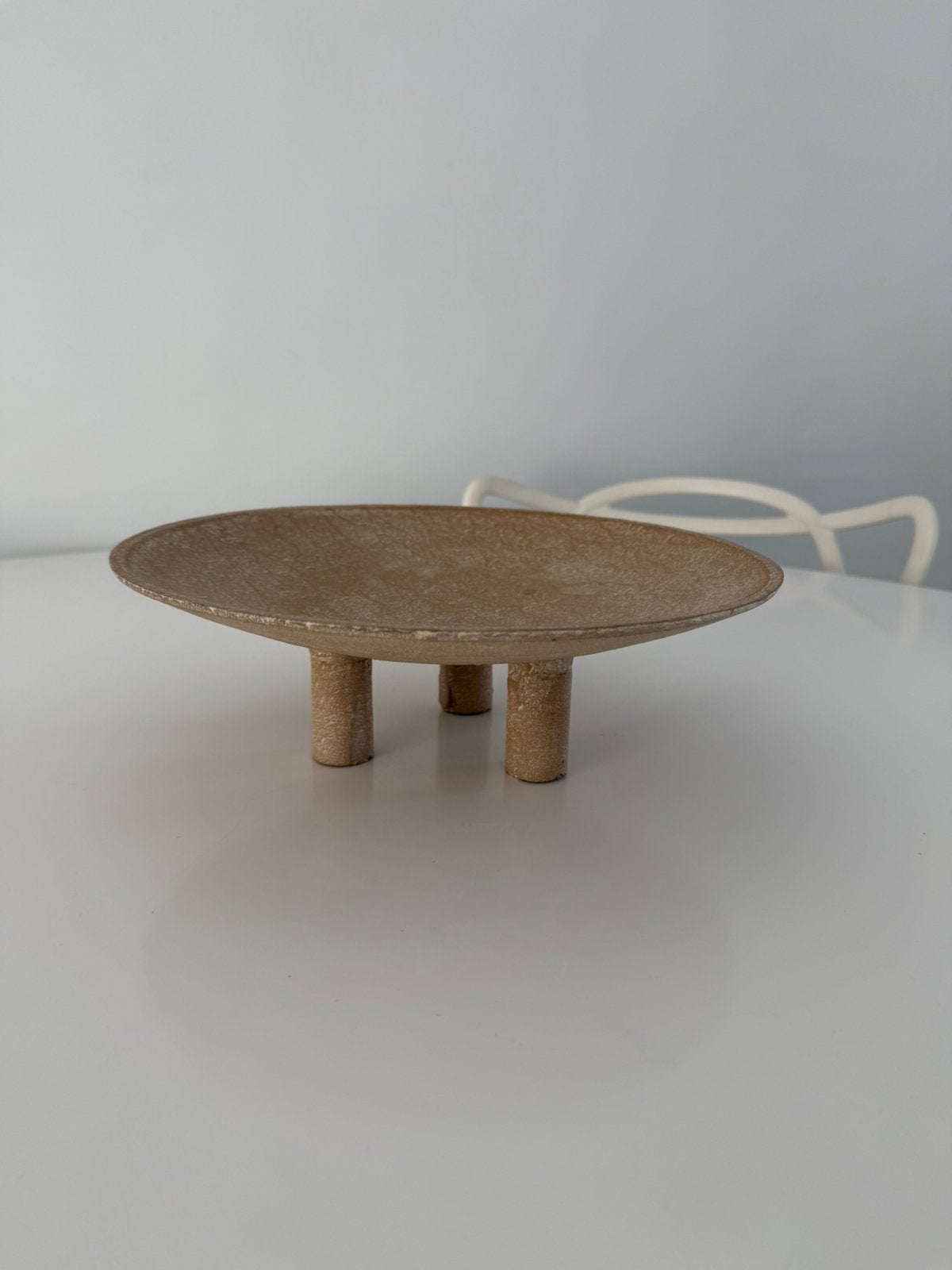 Beige schaal op voet (Nieuw), Ophalen, Zo goed als nieuw, Beige, Overige materialen