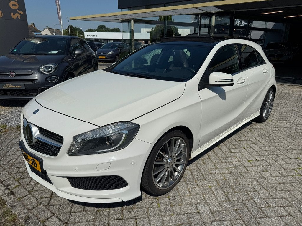 Mercedes-Benz A-klasse 180 AMG|Pano|Sensor|harman/kardon, Auto's, Mercedes-Benz, Gebruikt, 4 cilinders, Alcantara, 1595 cc
