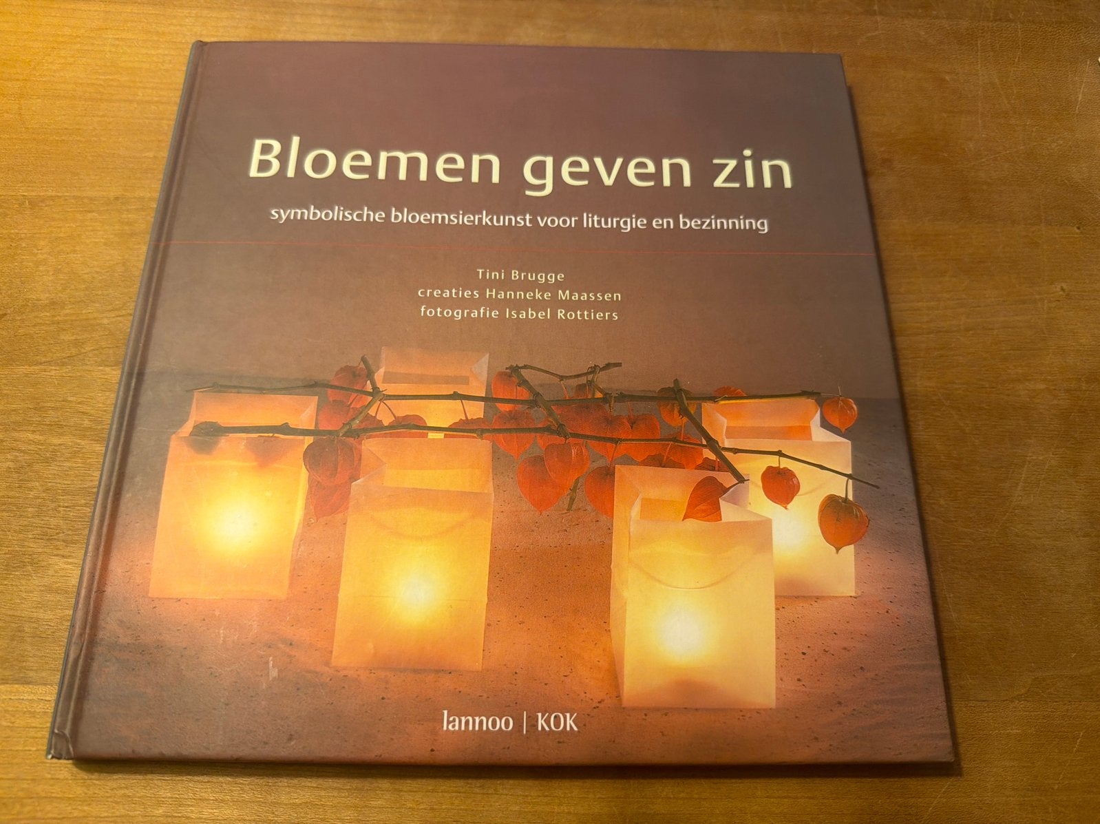 Bloemen geven zin - Symbolische bloemsierkunst, Ophalen of Verzenden, Zo goed als nieuw