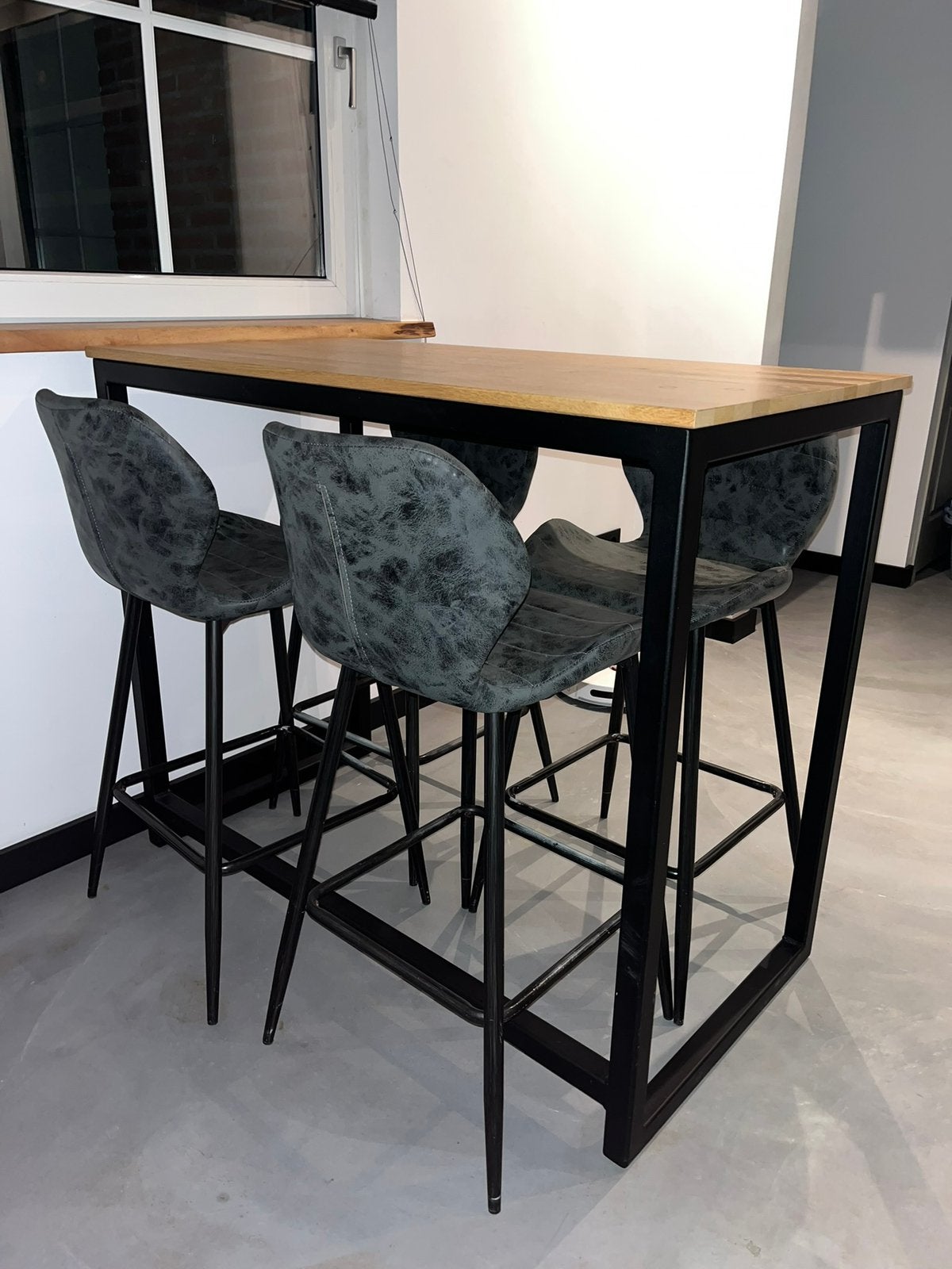 Bartafel met 4 krukken, Ophalen, Zo goed als nieuw