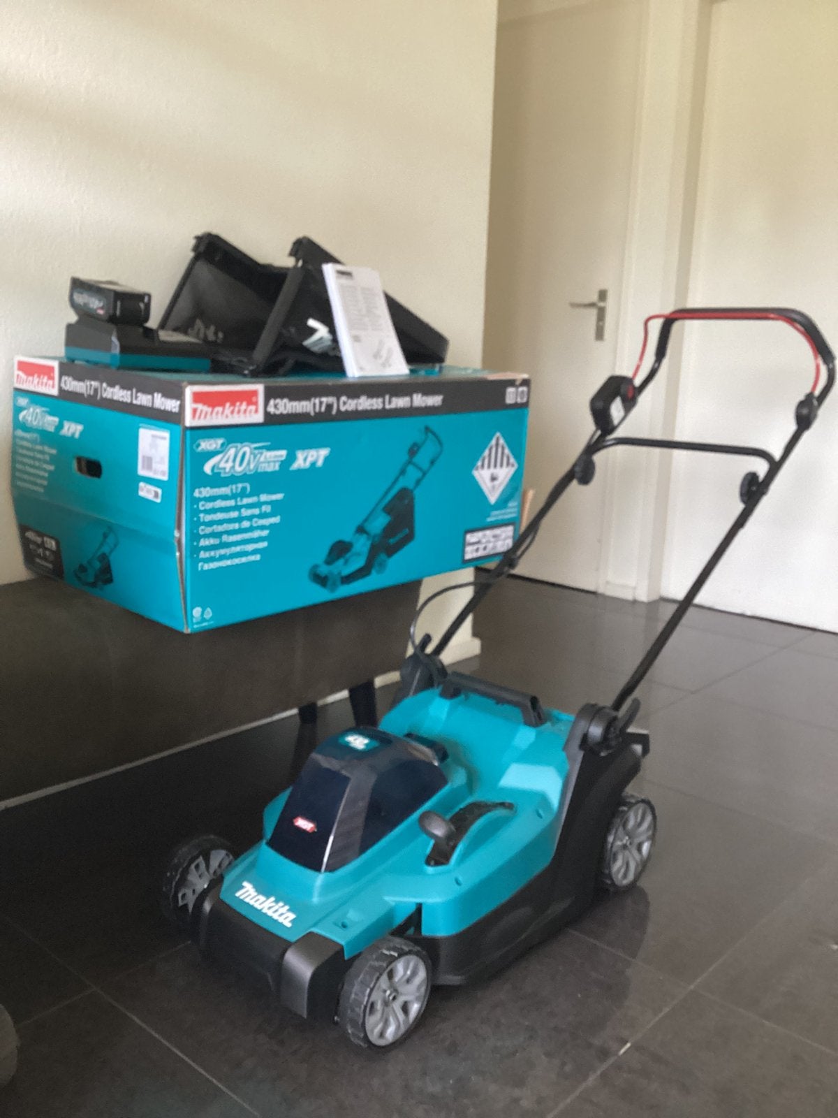 Makita accu grasmaaier 43 cm nieuw incl lader en accu, Ophalen of Verzenden, Zo goed als nieuw