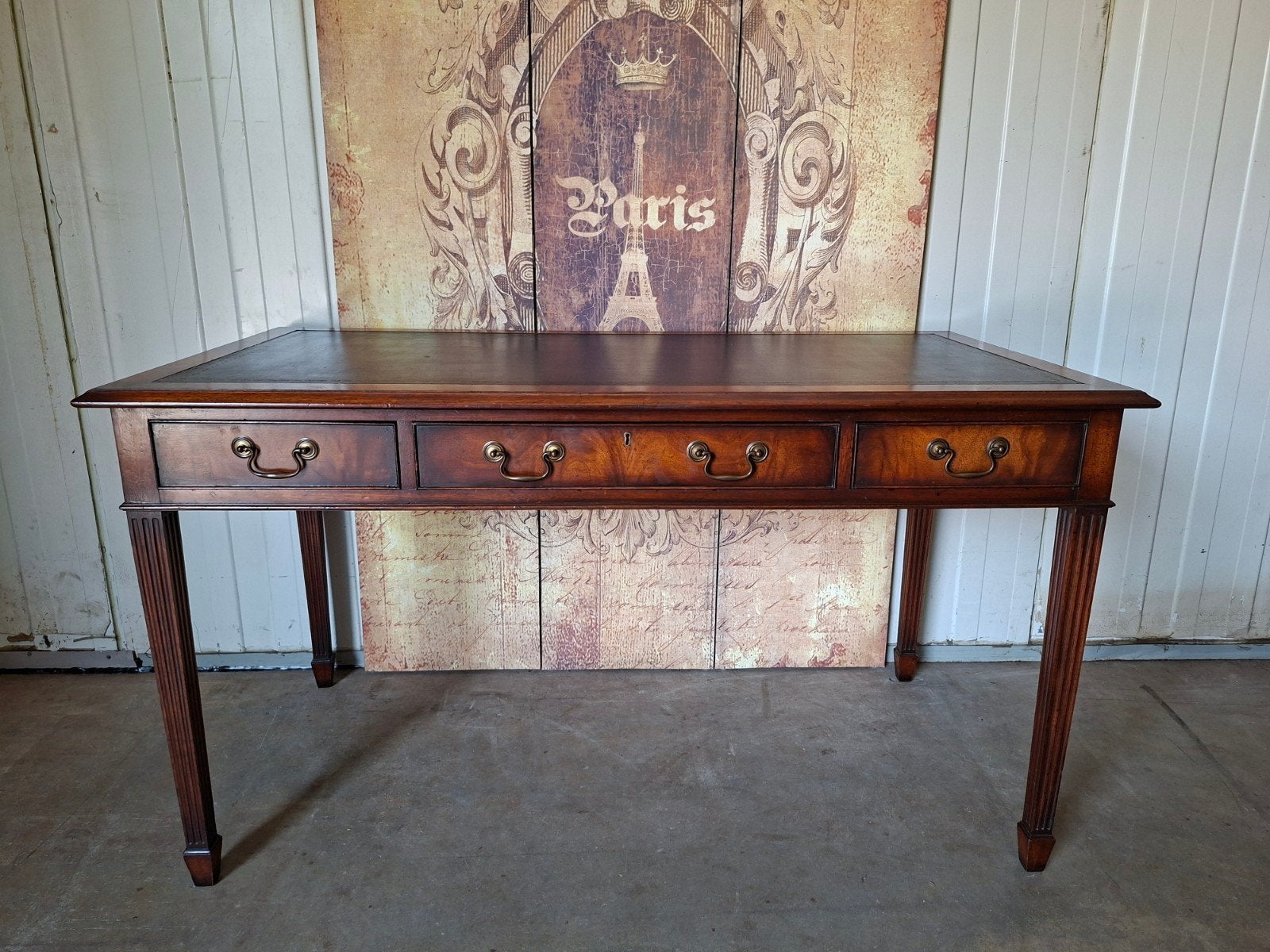 Antieke Engelse schrijftafel, bureau, desk met lederen inleg, Antiek en Kunst, Ophalen of Verzenden