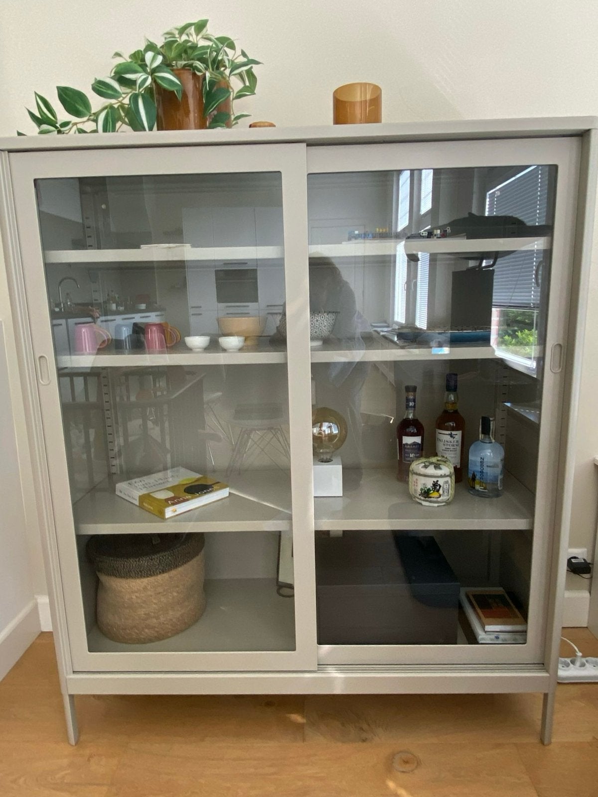 Ikea Idasen Vitrinekast, Ophalen, 100 tot 150 cm, 50 tot 100 cm, Zo goed als nieuw