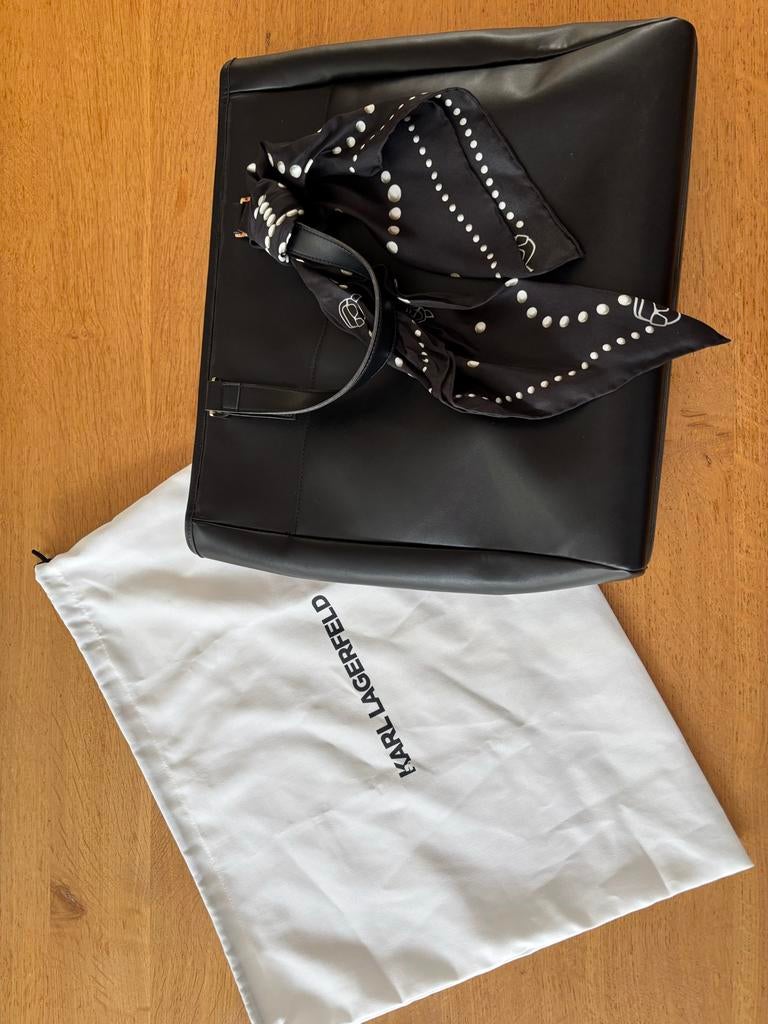 Karl Lagerfeld Handtas Zwart met Sjaaltje, Sieraden, Tassen en Uiterlijk, Tassen | Damestassen, Ophalen of Verzenden, Nieuw, Zwart