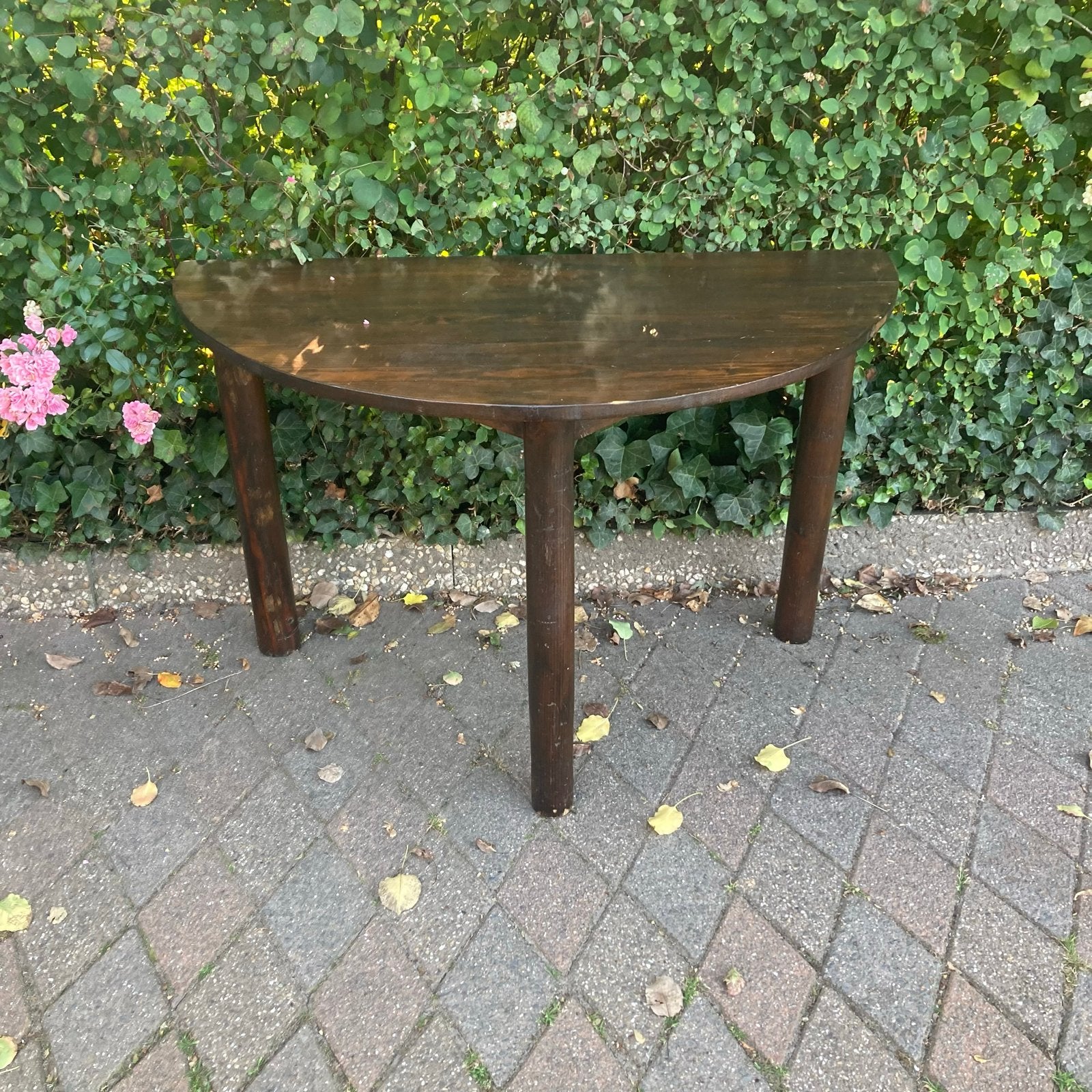 Halfrond bijzettafeltje van donker hout, Ophalen, Gebruikt, 75 cm of meer, Overige vormen